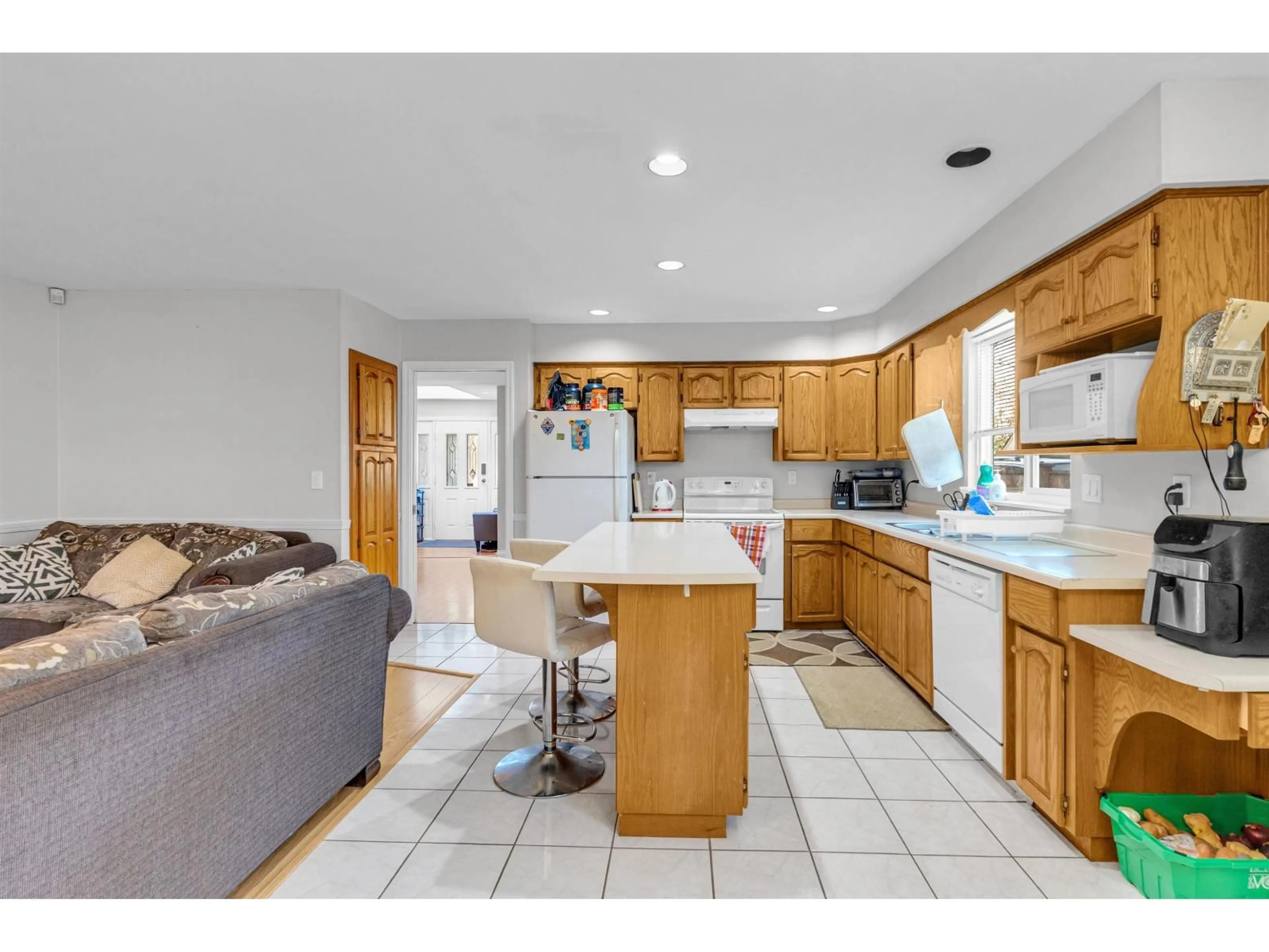 Open concept kitchen, ceramic/tile floor for 12905 65 AVENUE, Surrey British Columbia V3W9H4