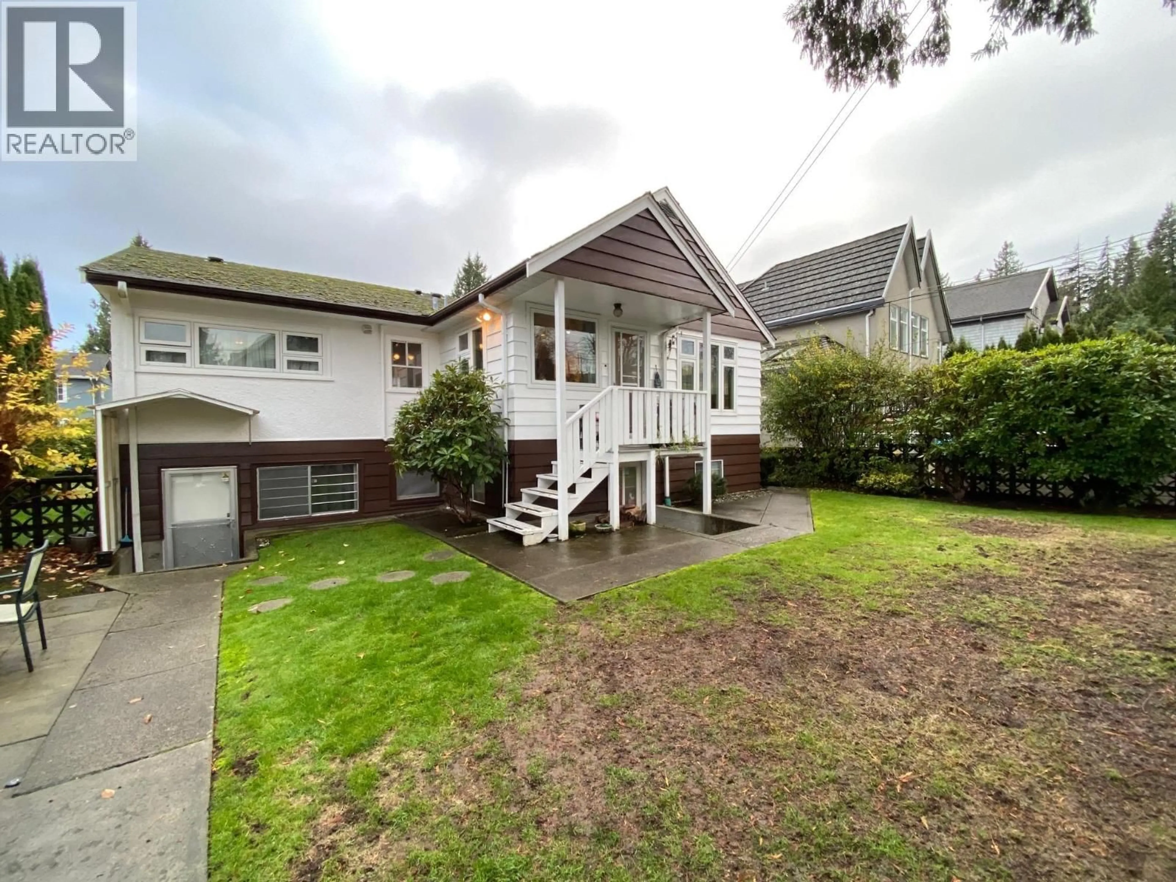 A pic from outside/outdoor area/front of a property/back of a property/a pic from drone, street for 4063 W 40TH AVENUE, Vancouver British Columbia V6N3B9