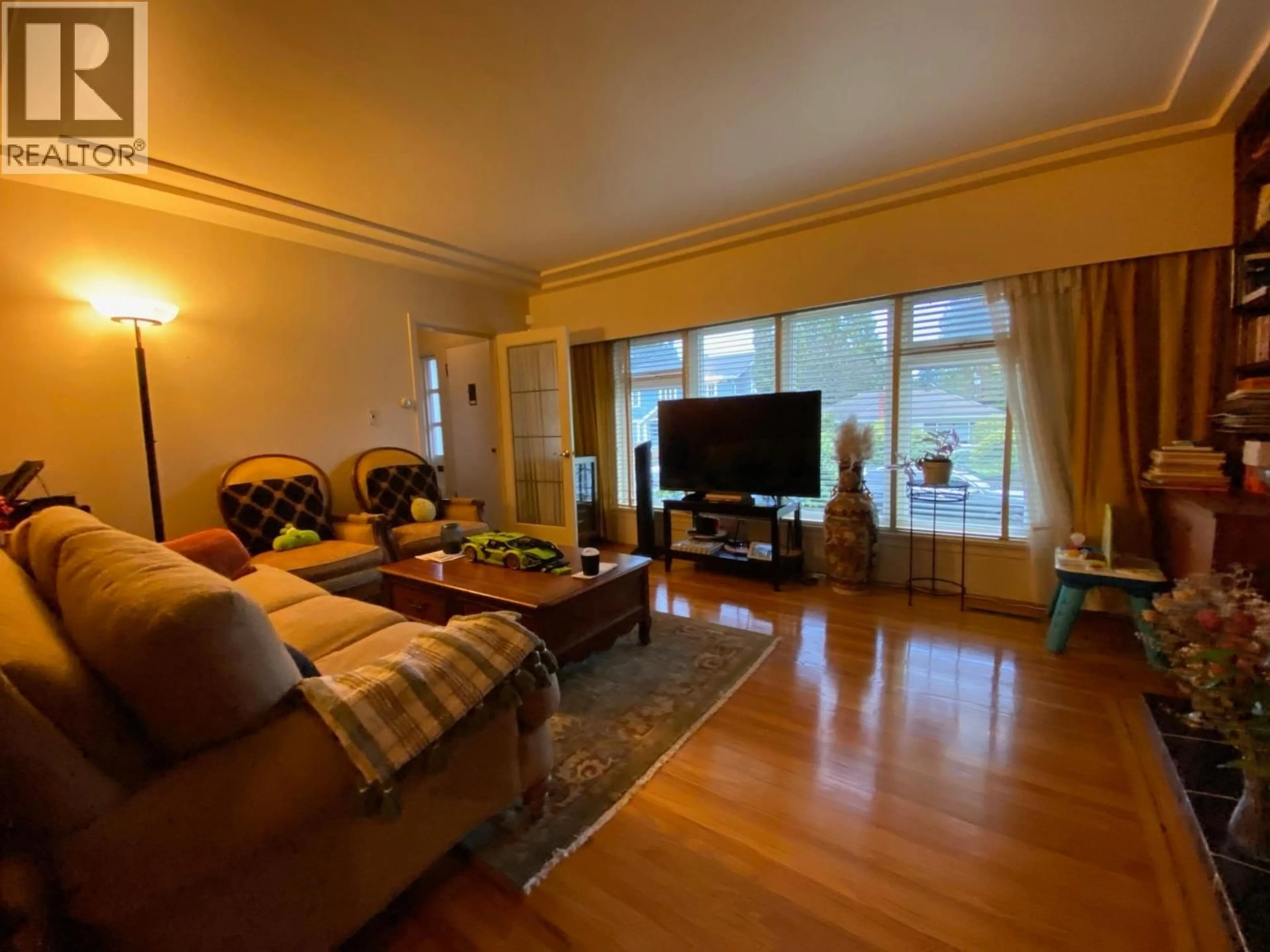 Living room with furniture, wood/laminate floor for 4063 W 40TH AVENUE, Vancouver British Columbia V6N3B9