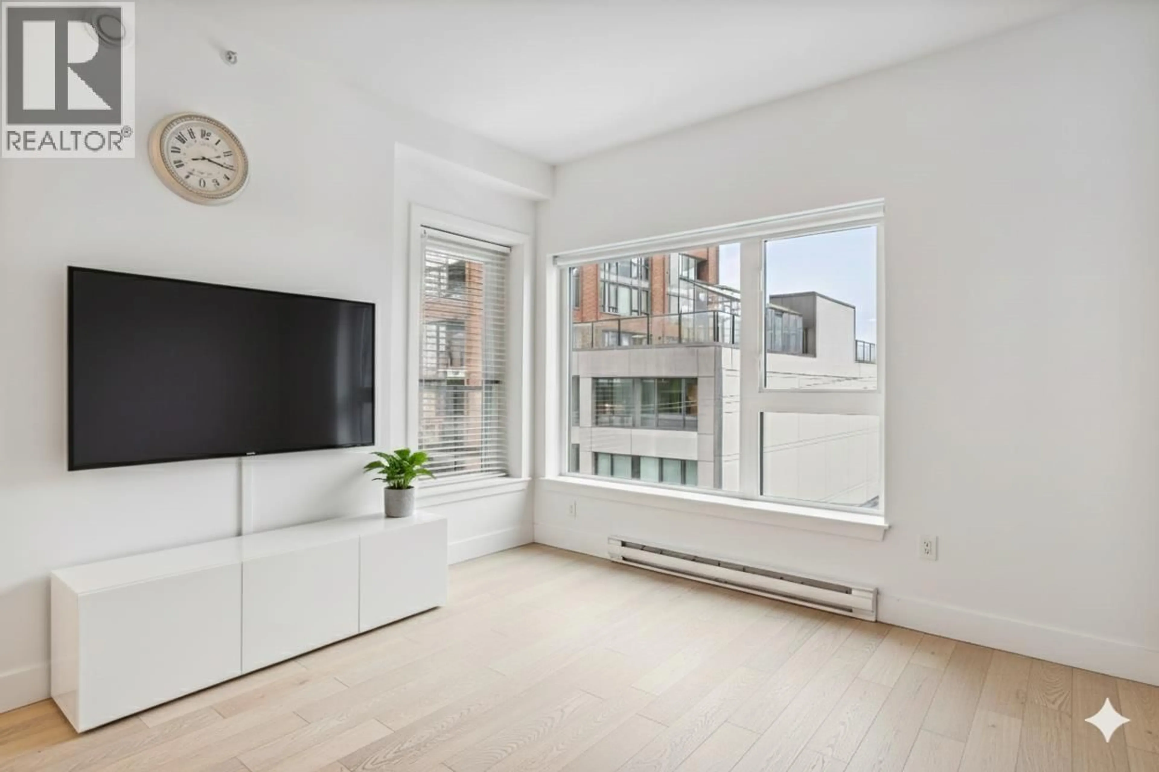 Unknown for 407 - 2666 DUKE STREET, Vancouver British Columbia V5R4S9