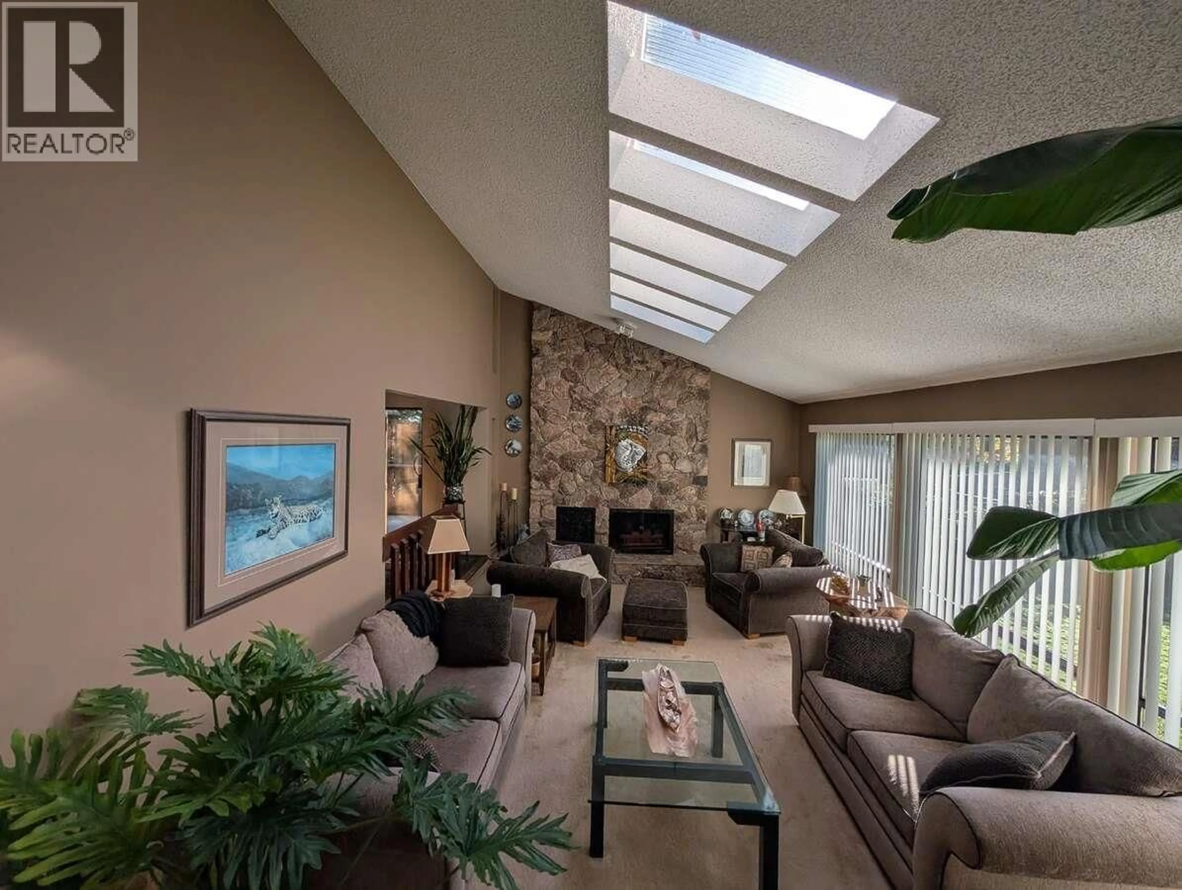 Living room with furniture, unknown for 1498 CHAMBERLAIN DRIVE, North Vancouver British Columbia V7K1P6