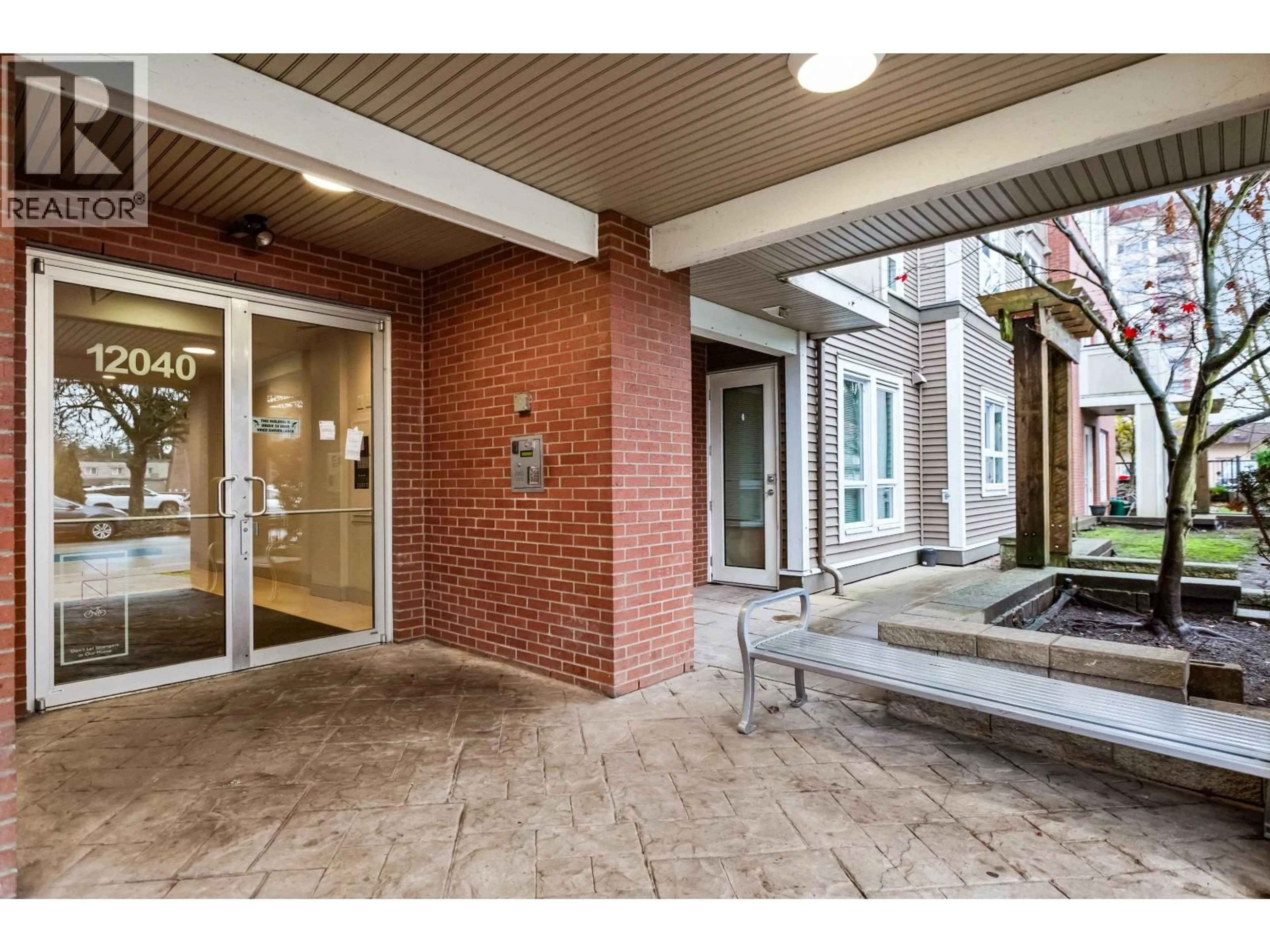 Indoor foyer for 102 - 12040 222 STREET, Maple Ridge British Columbia V2X5W1