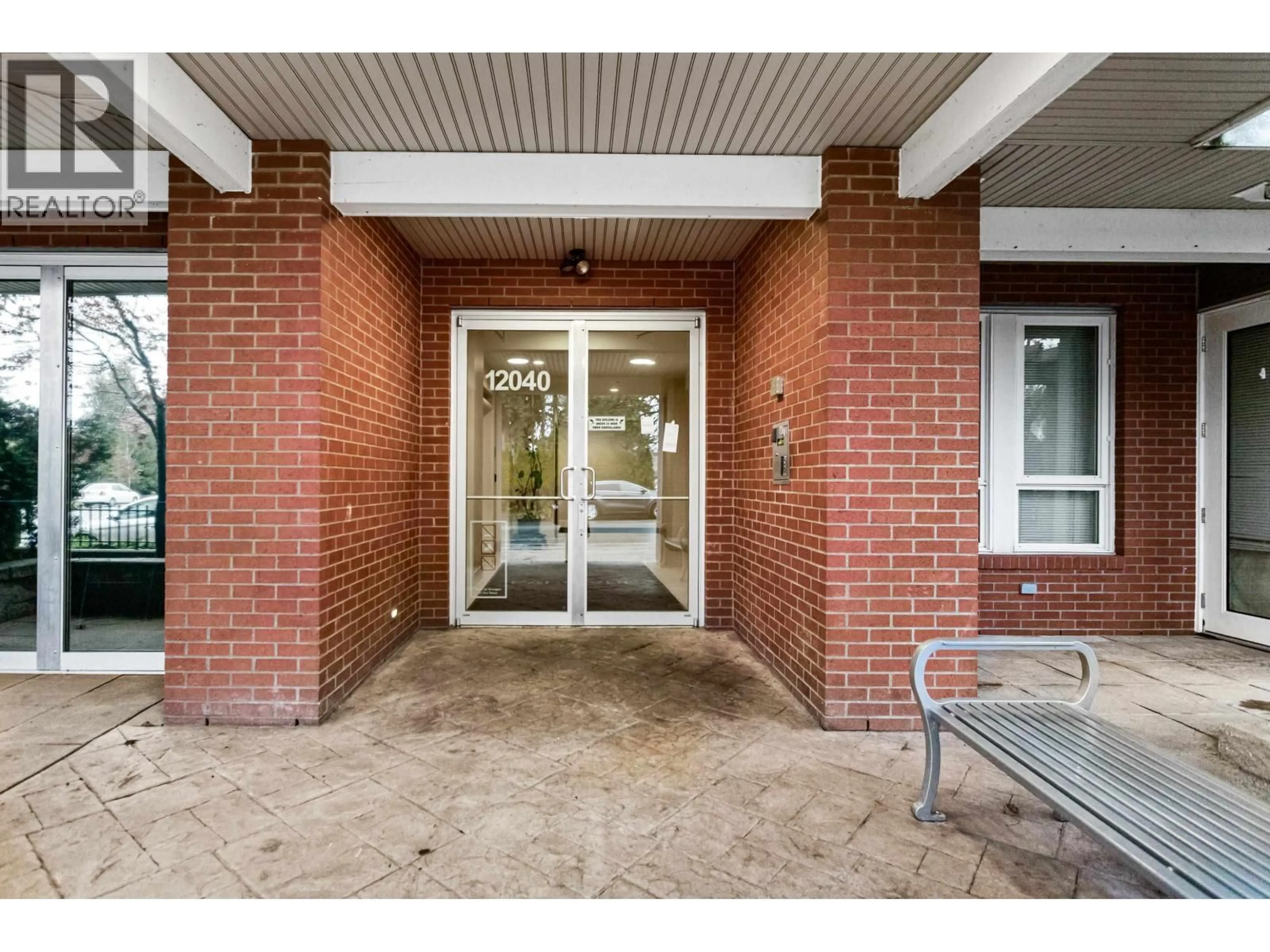 Indoor foyer for 102 - 12040 222 STREET, Maple Ridge British Columbia V2X5W1