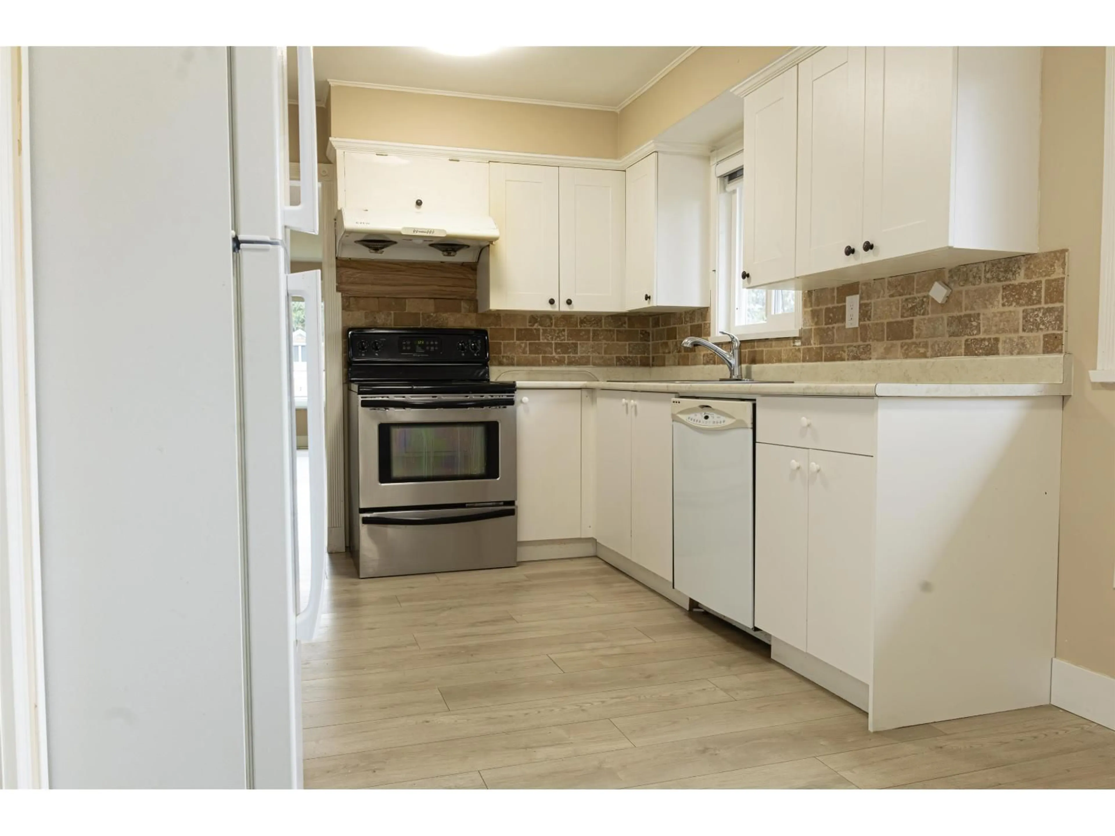 Standard kitchen, unknown for 7096 BARKLEY DRIVE, Delta British Columbia V4E1T6