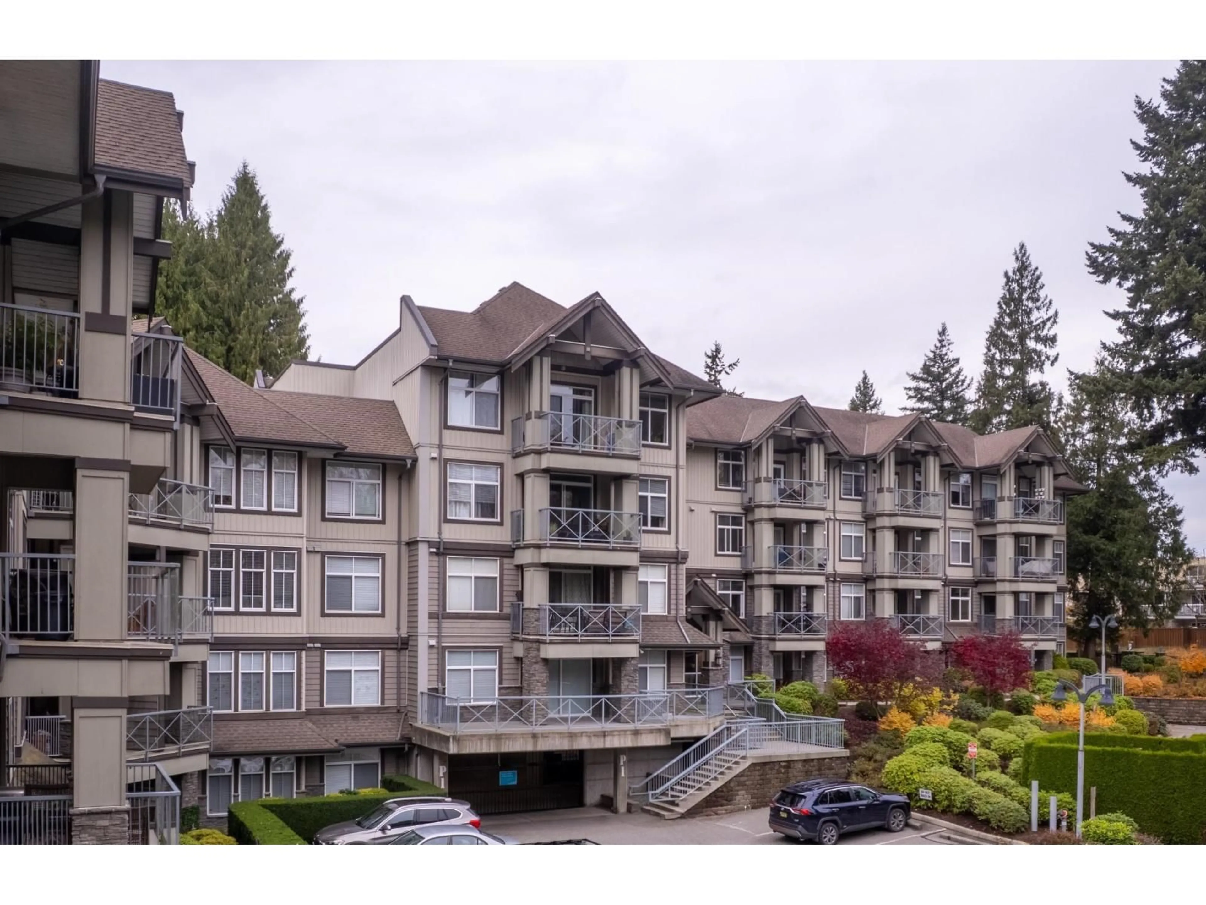 A pic from outside/outdoor area/front of a property/back of a property/a pic from drone, mountain view for 306 - 33318 BOURQUIN CRESCENT, Abbotsford British Columbia V2S0A6