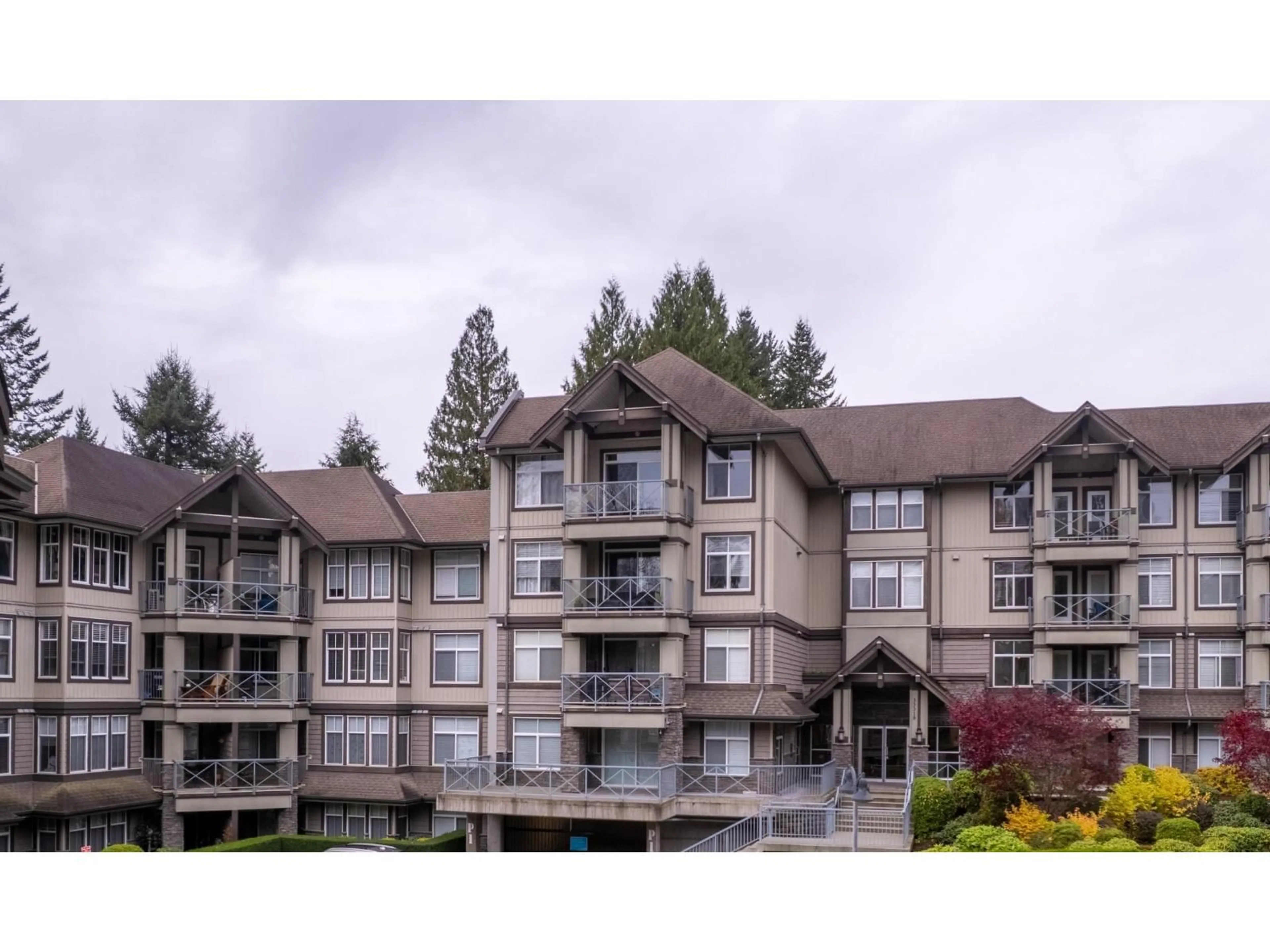 A pic from outside/outdoor area/front of a property/back of a property/a pic from drone, mountain view for 306 - 33318 BOURQUIN CRESCENT, Abbotsford British Columbia V2S0A6