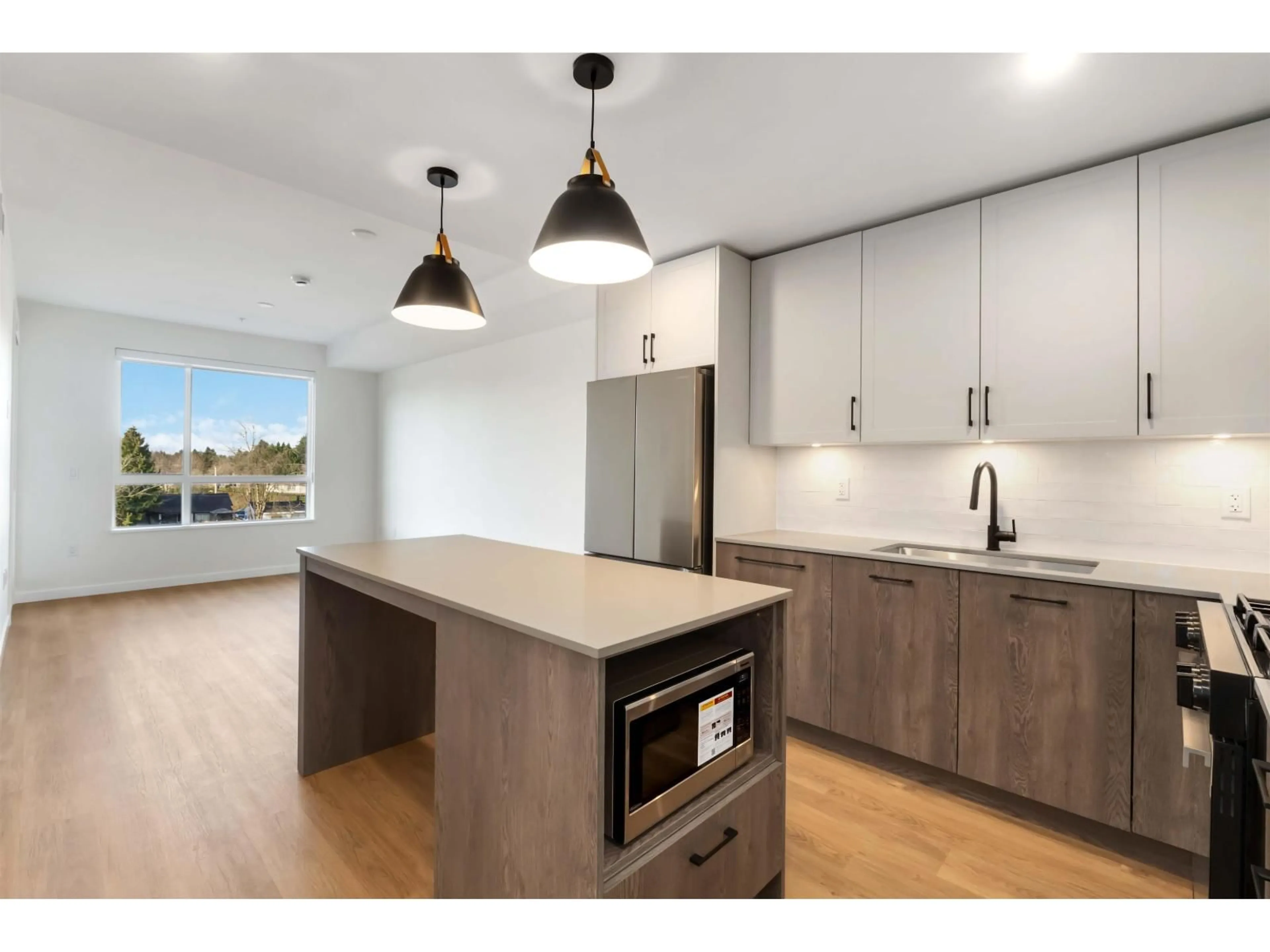 Open concept kitchen, wood/laminate floor for 302 - 27215 ALDERGROVE TOWN CENTRE DRIVE, Langley British Columbia V4W0E3