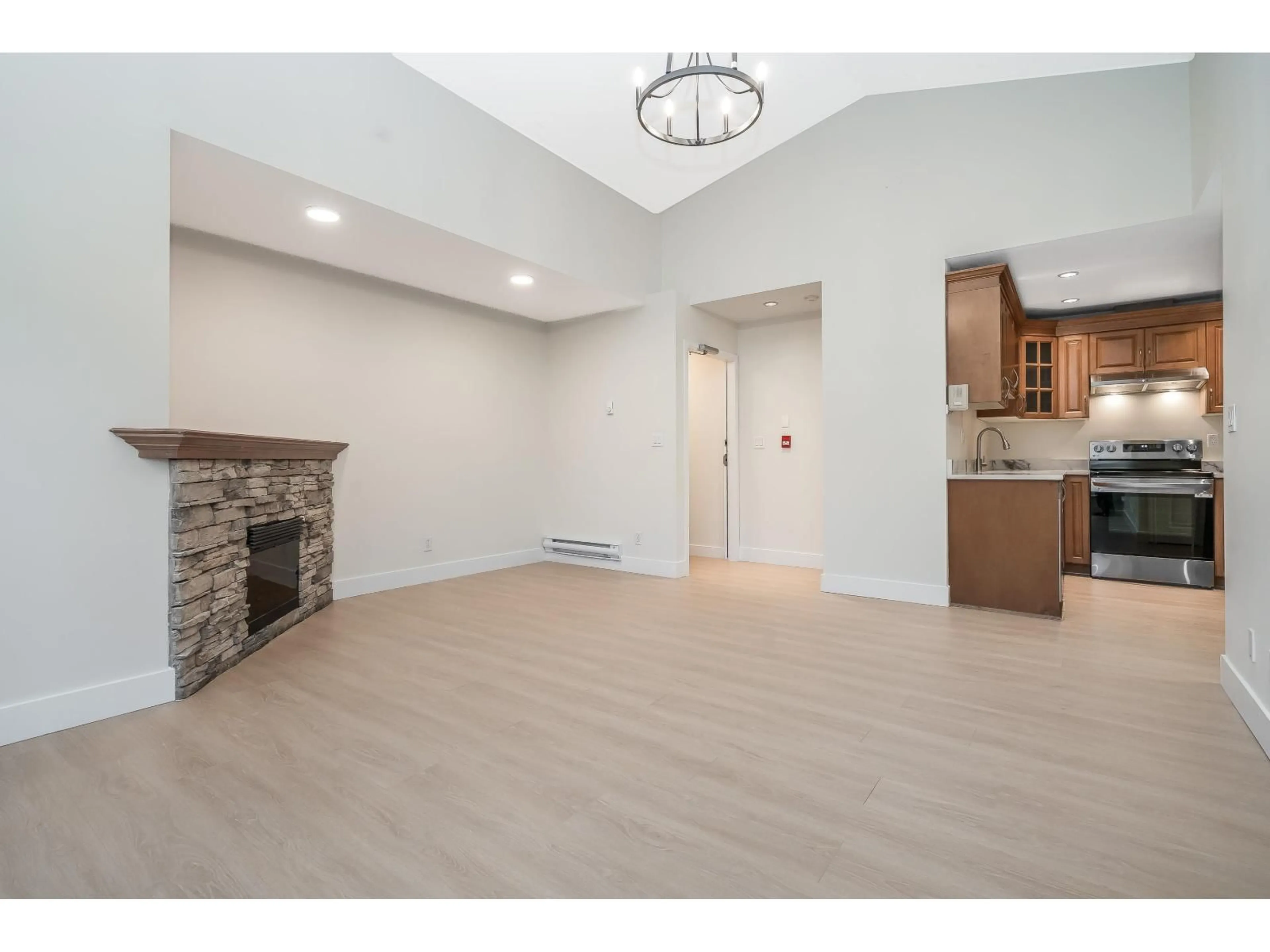 A pic of a room for 202 - 2828 152 STREET, Surrey British Columbia V4P1G6