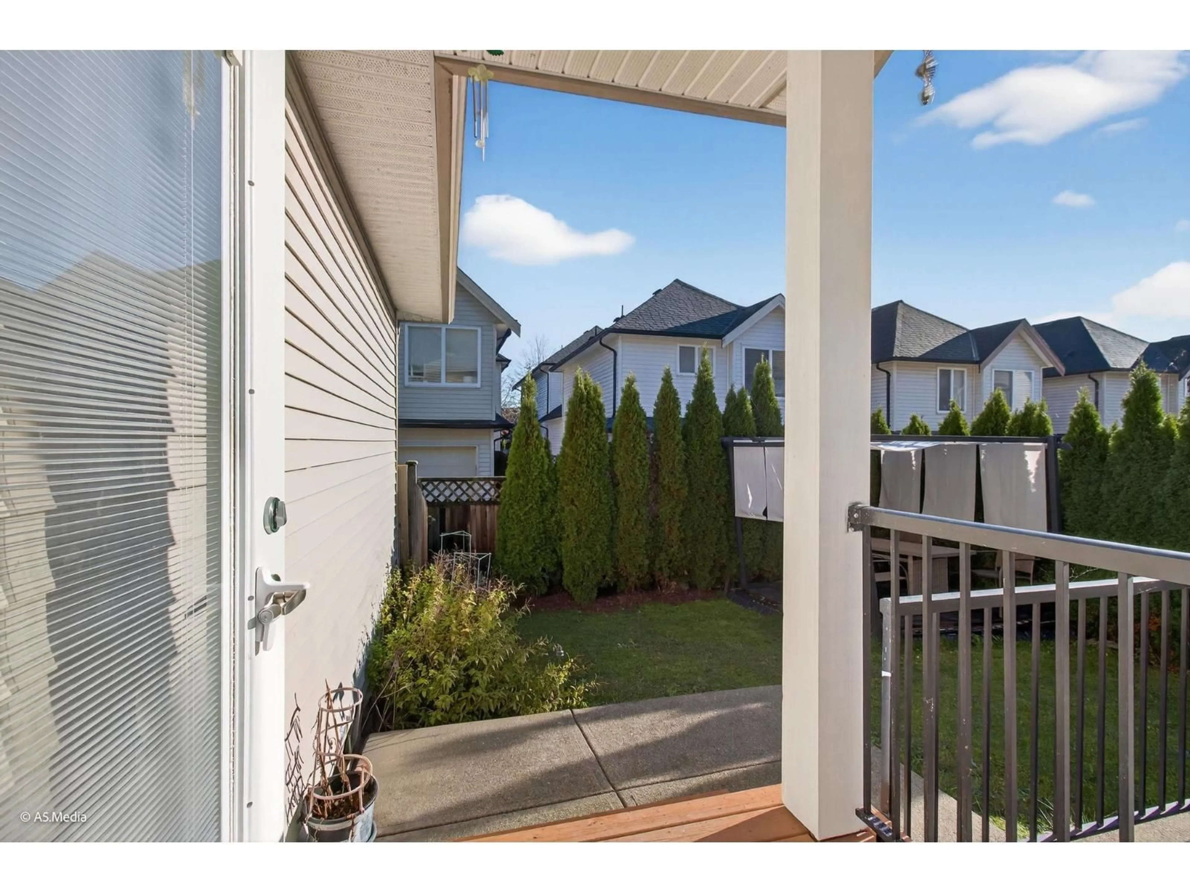 Patio, street for 7032 195A STREET, Surrey British Columbia V4N5Z2