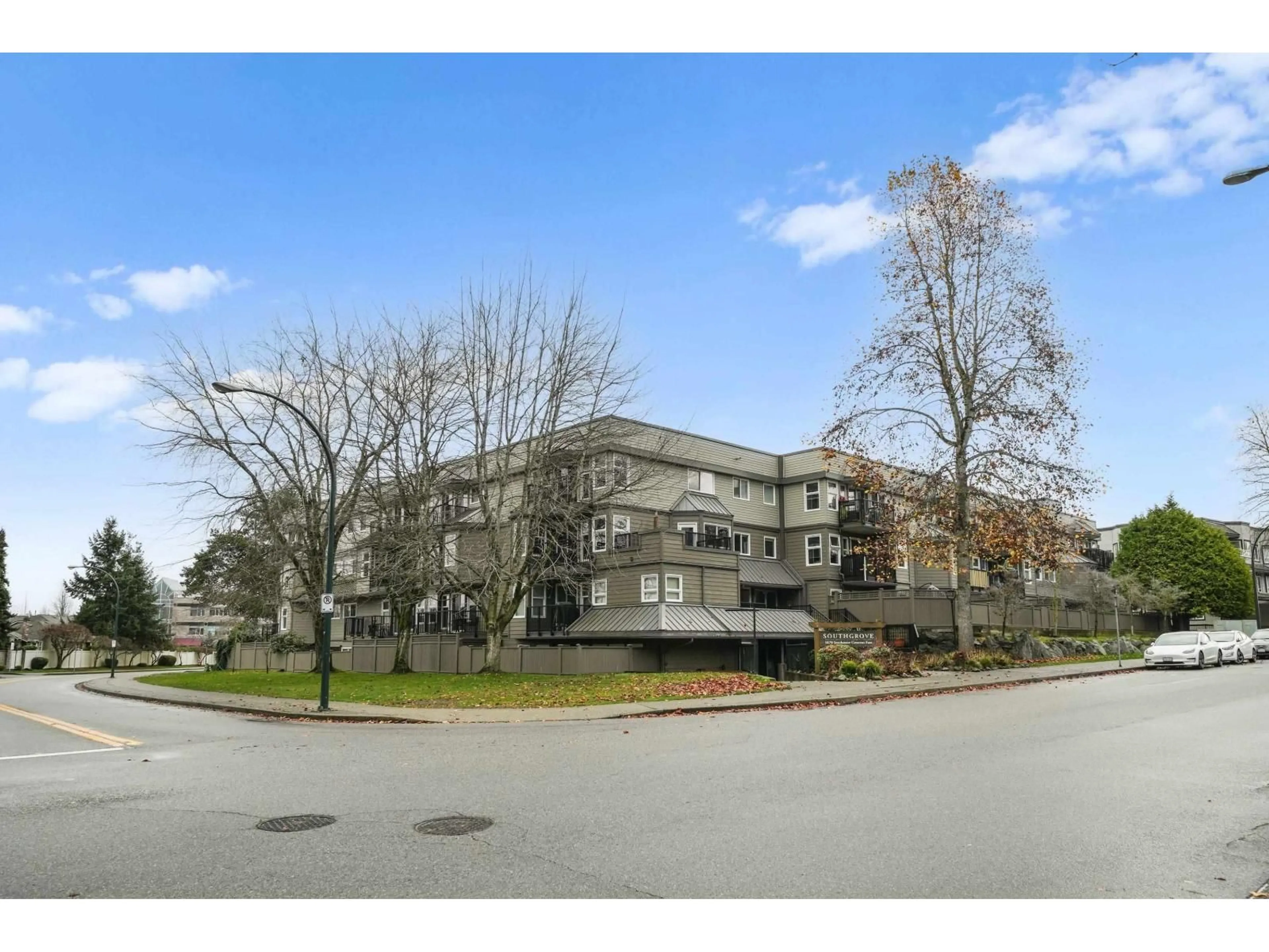 Unknown for 3 - 1870 SOUTHMERE CRESCENT EAST, Surrey British Columbia V4A7A3