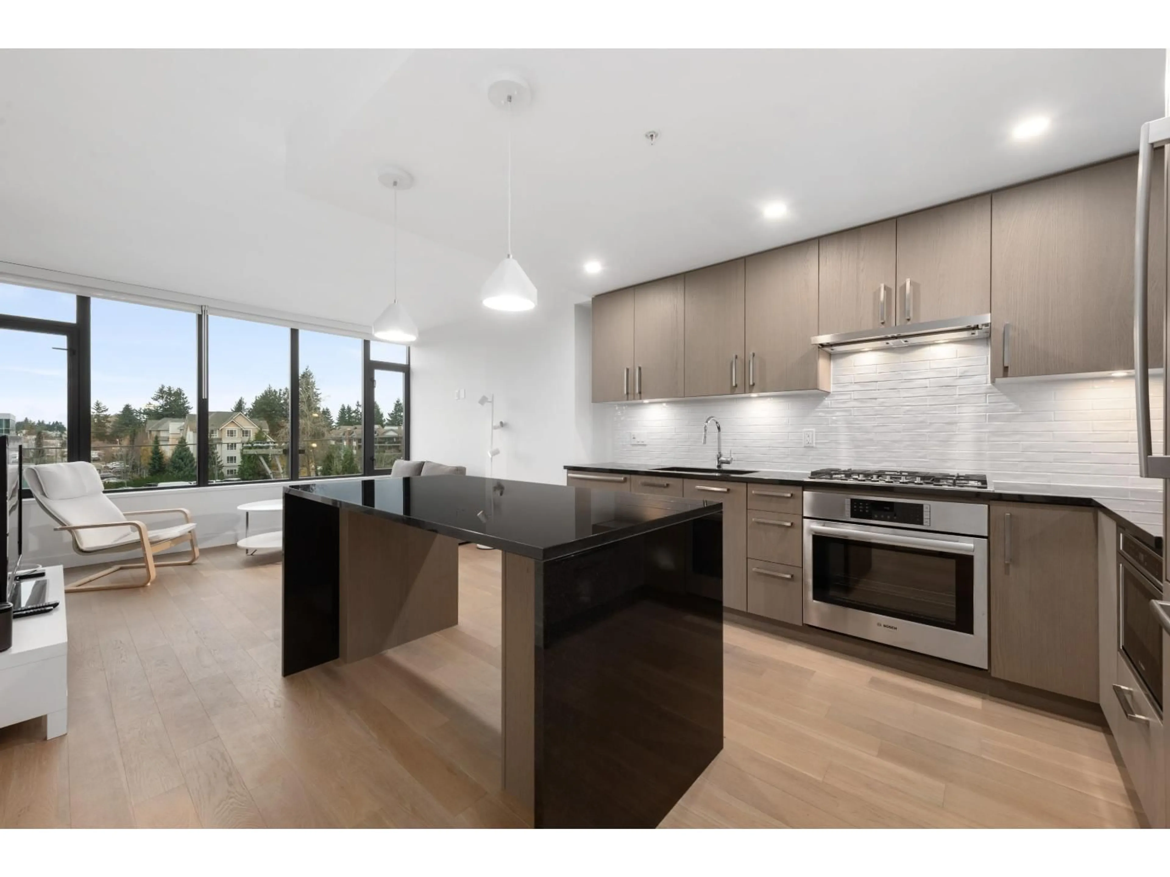 Open concept kitchen, wood/laminate floor for 403 - 1588 JOHNSTON ROAD, White Rock British Columbia V4B0C5