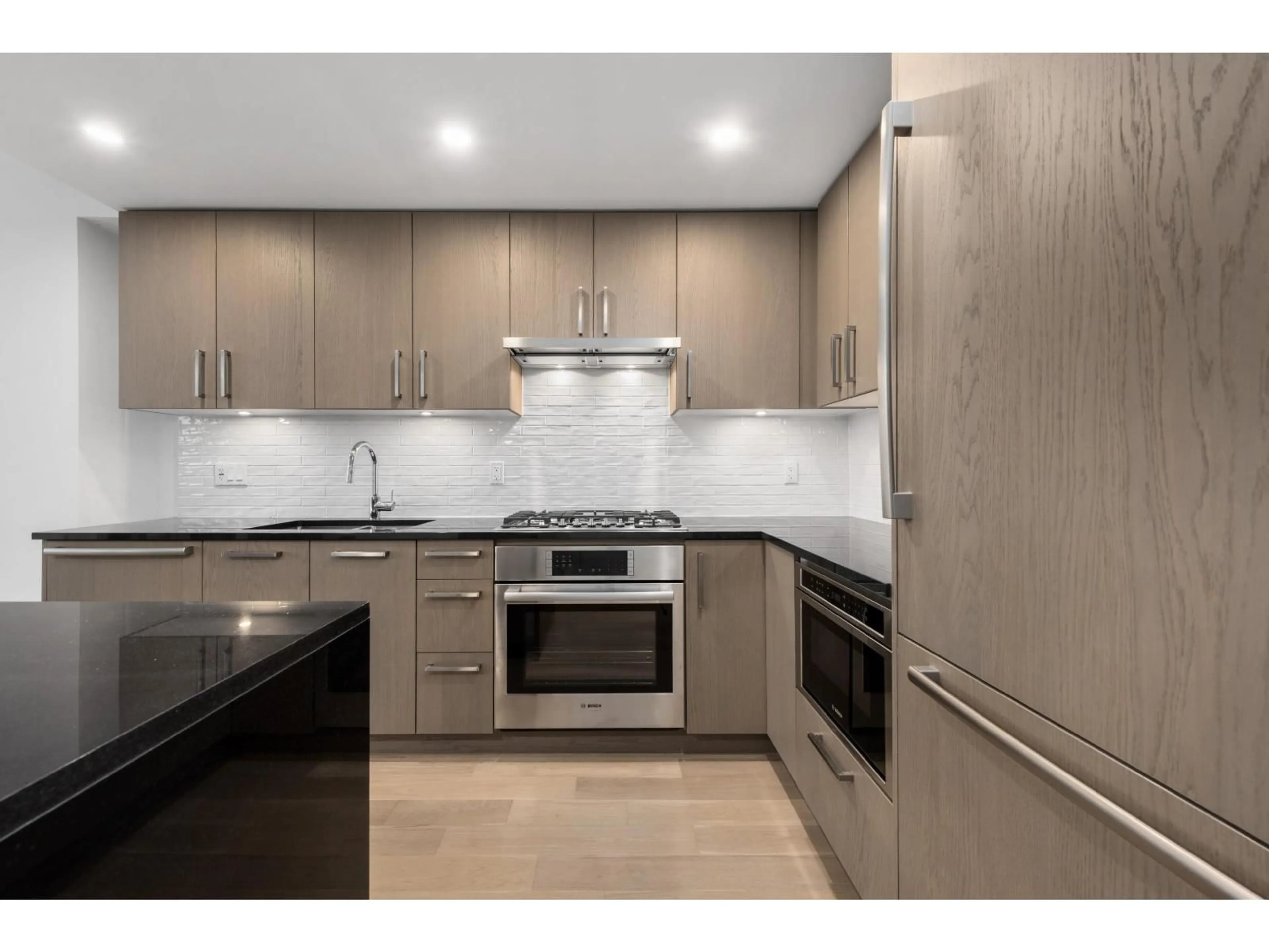 Standard kitchen, unknown for 403 - 1588 JOHNSTON ROAD, White Rock British Columbia V4B0C5