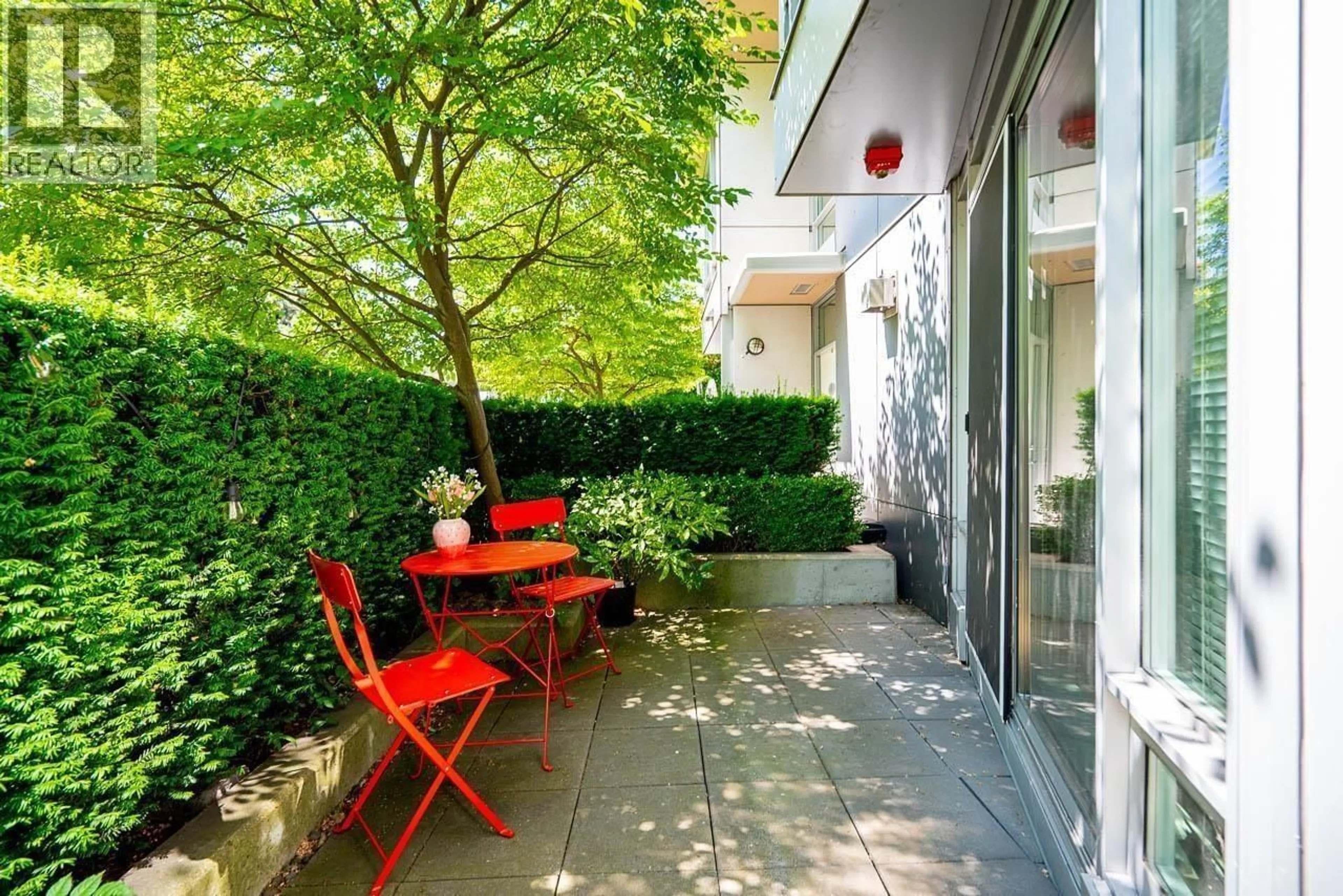 Patio, street for 106 - 980 COOPERAGE WAY, Vancouver British Columbia V6B0C3