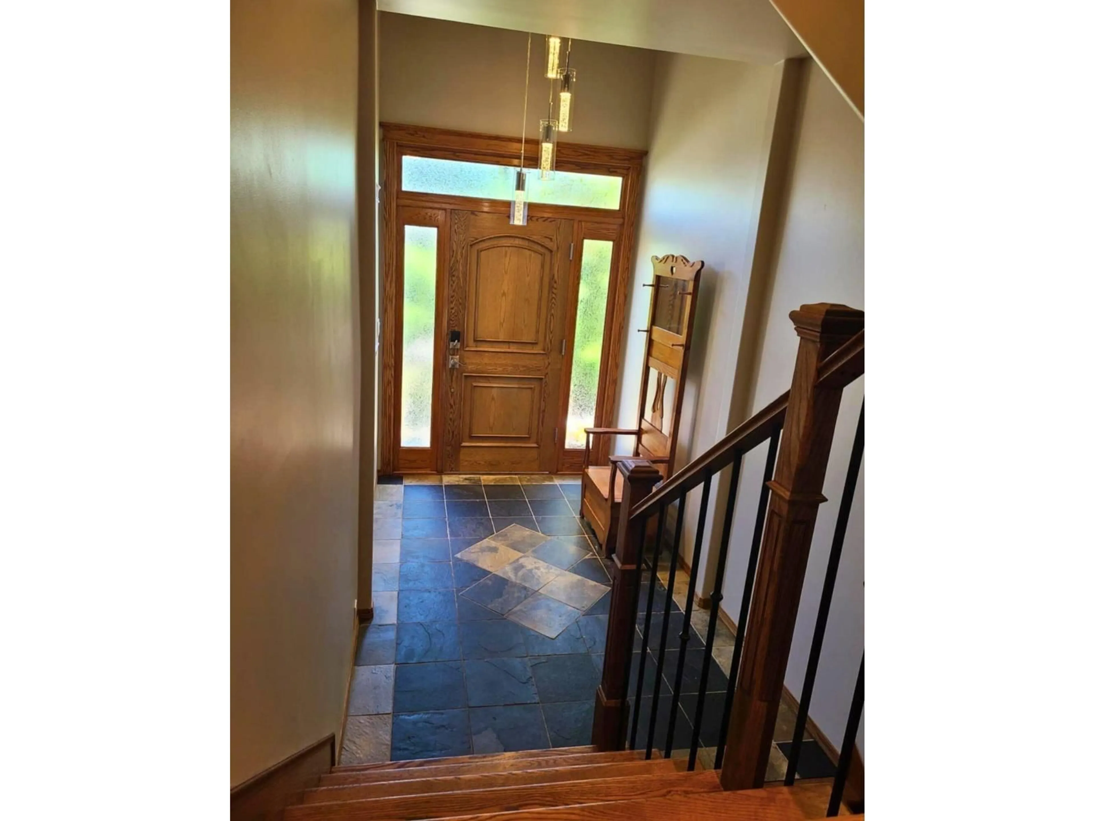 Indoor entryway for 11113 81 AVENUE, Delta British Columbia V4C1Z3