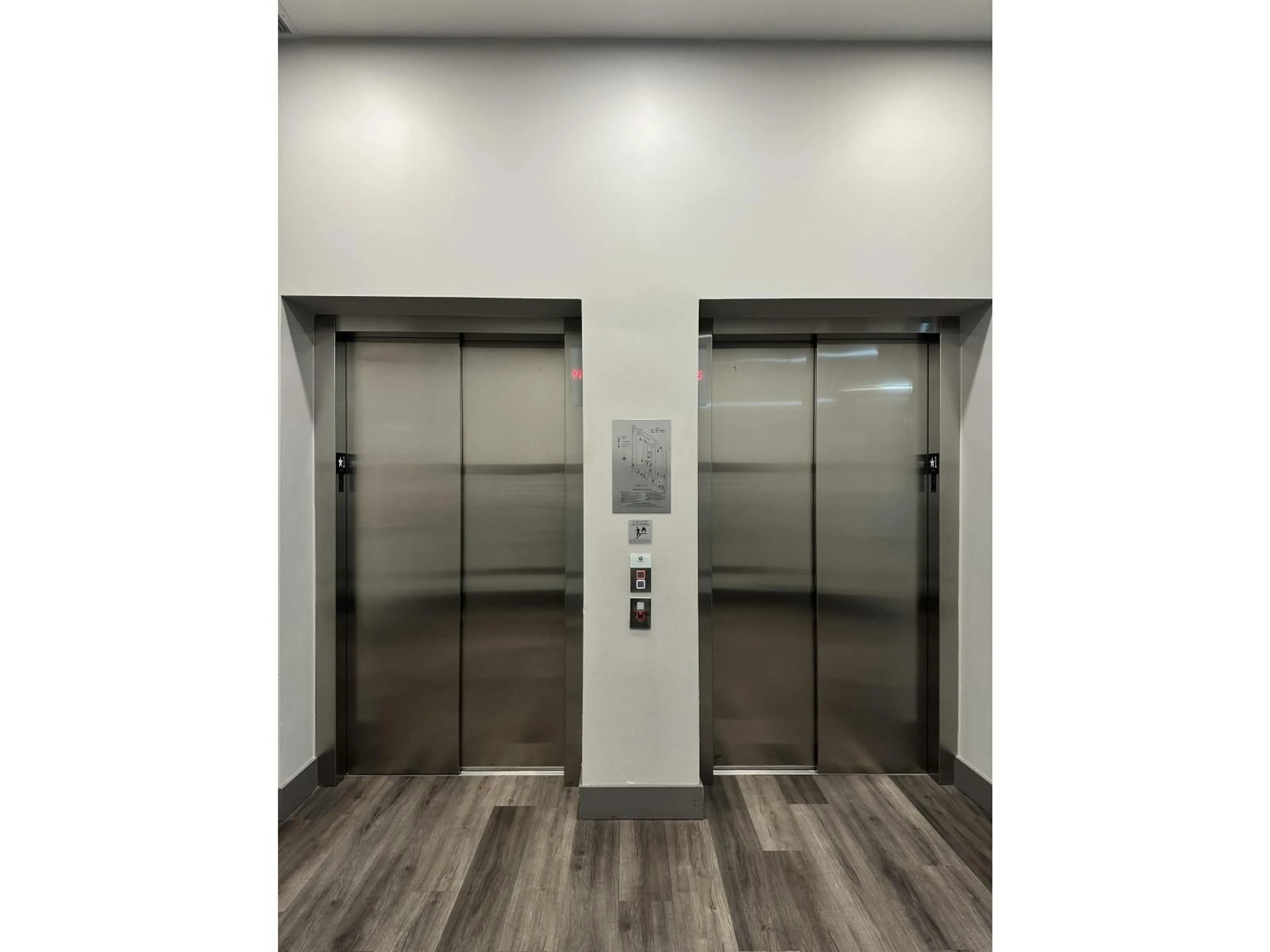 Indoor foyer for 304 - 20061 FRASER HIGHWAY, Langley British Columbia V3A0R4