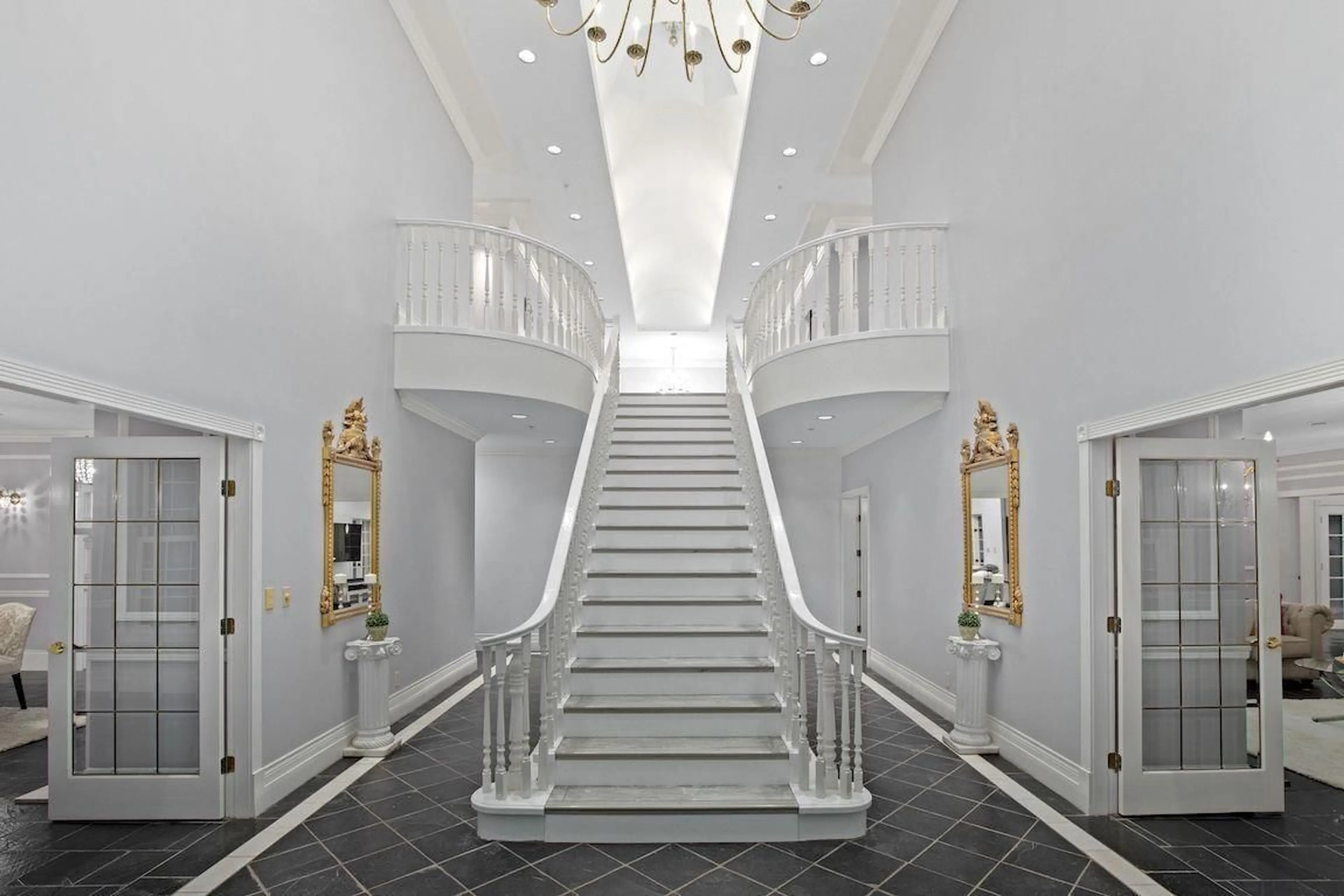 Indoor foyer for 558 248 STREET, Langley British Columbia V4W2H2