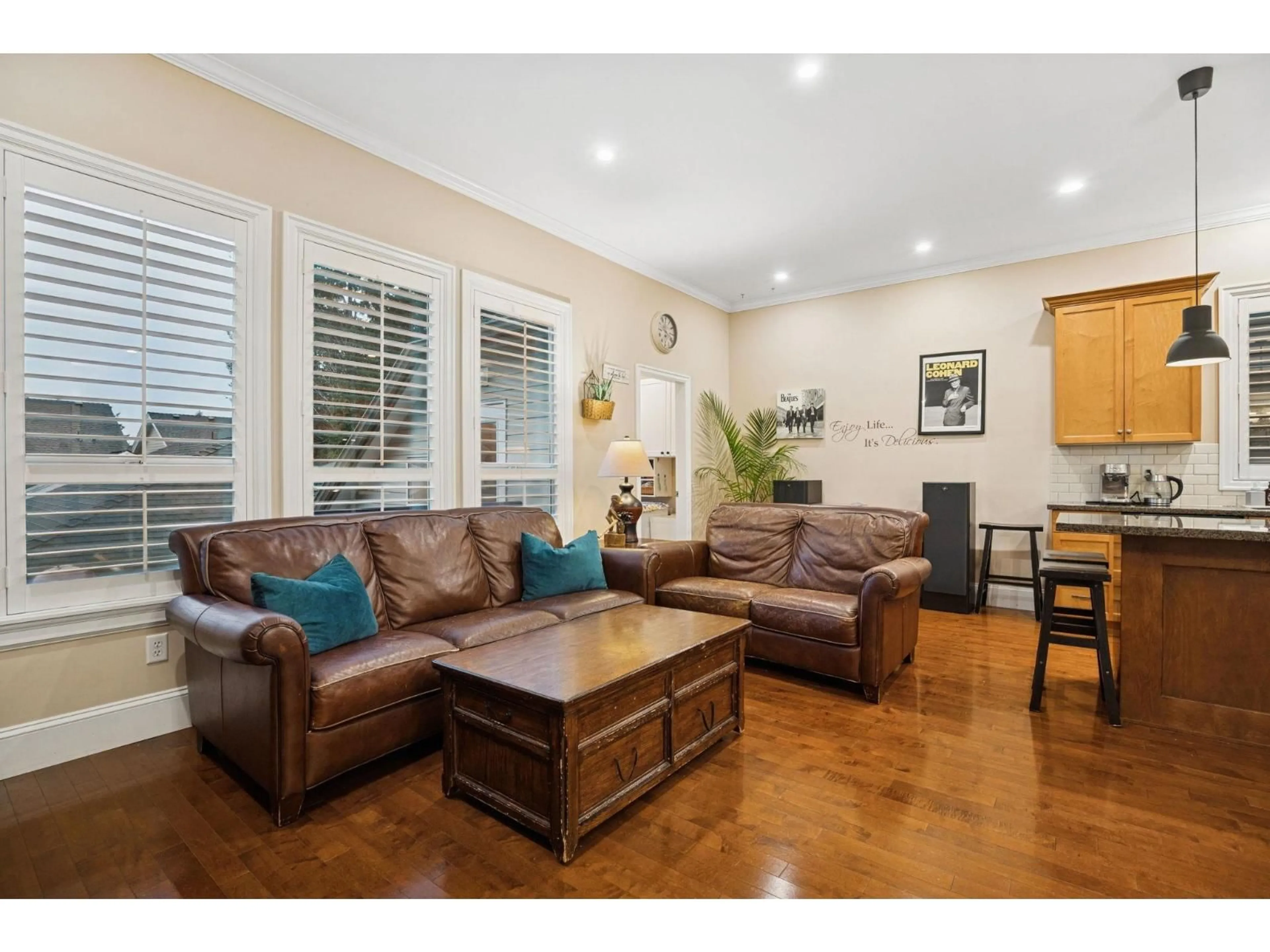 Living room with furniture, wood/laminate floor for 3467 148A STREET, Surrey British Columbia V4P0B9