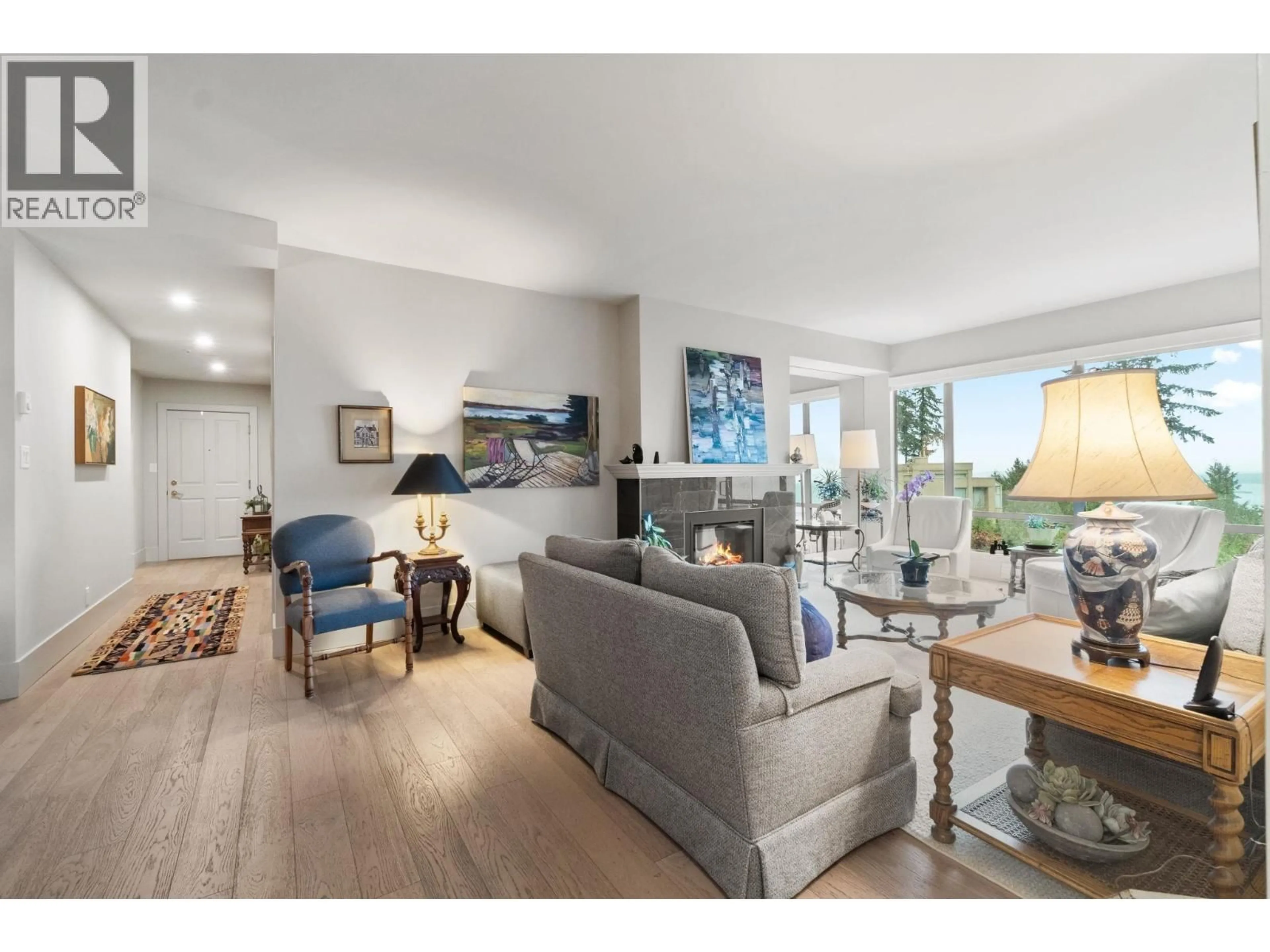 Living room with furniture, unknown for 201 - 3105 DEER RIDGE DRIVE, West Vancouver British Columbia V7S4W1