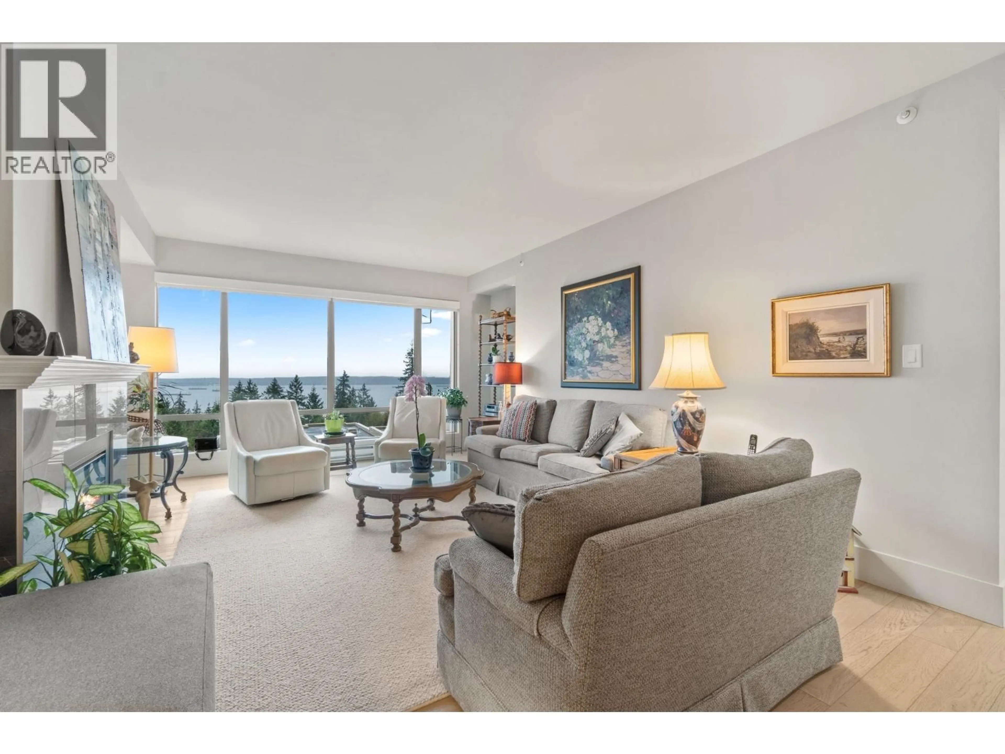 Living room with furniture, unknown for 201 - 3105 DEER RIDGE DRIVE, West Vancouver British Columbia V7S4W1