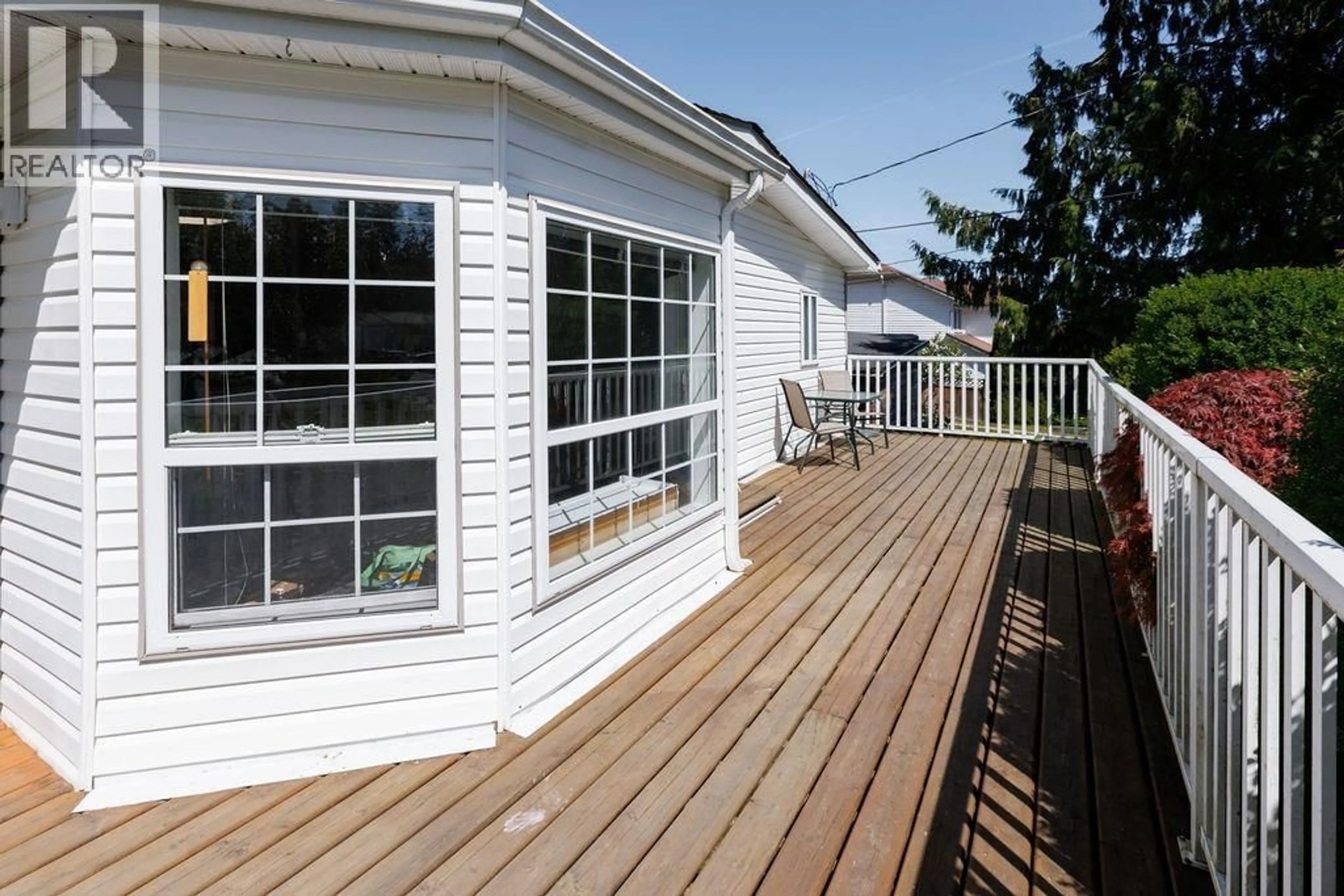 Home with vinyl exterior material, street for 760 HILLCREST ROAD, Gibsons British Columbia V0N1V9