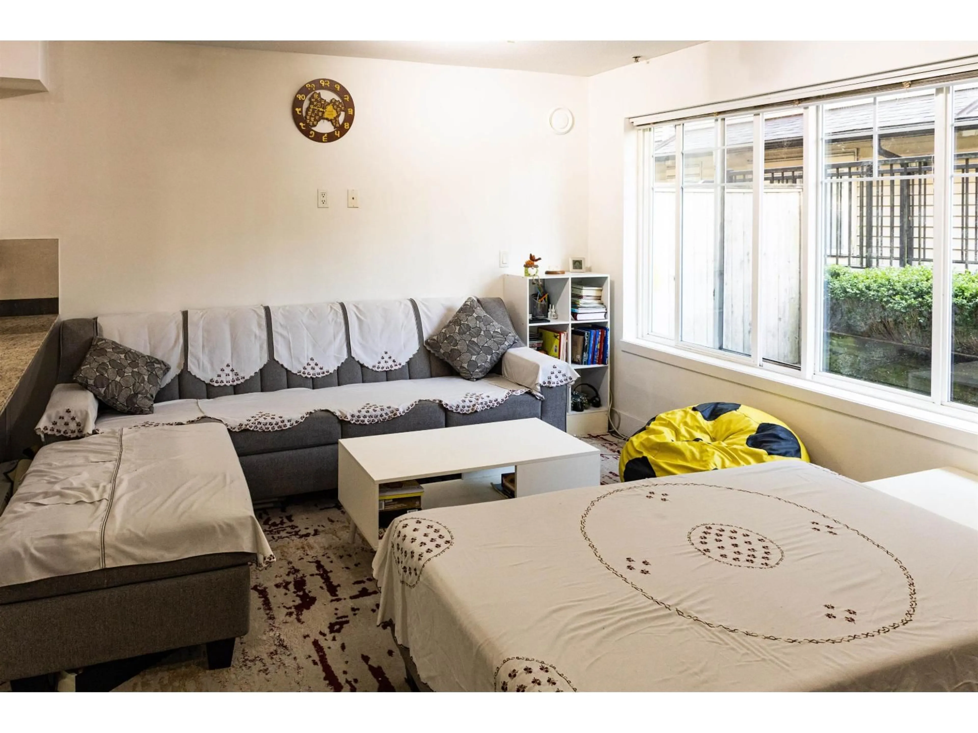 Living room with furniture, unknown for 112 - 13958 108 AVENUE, Surrey British Columbia V3T0B4