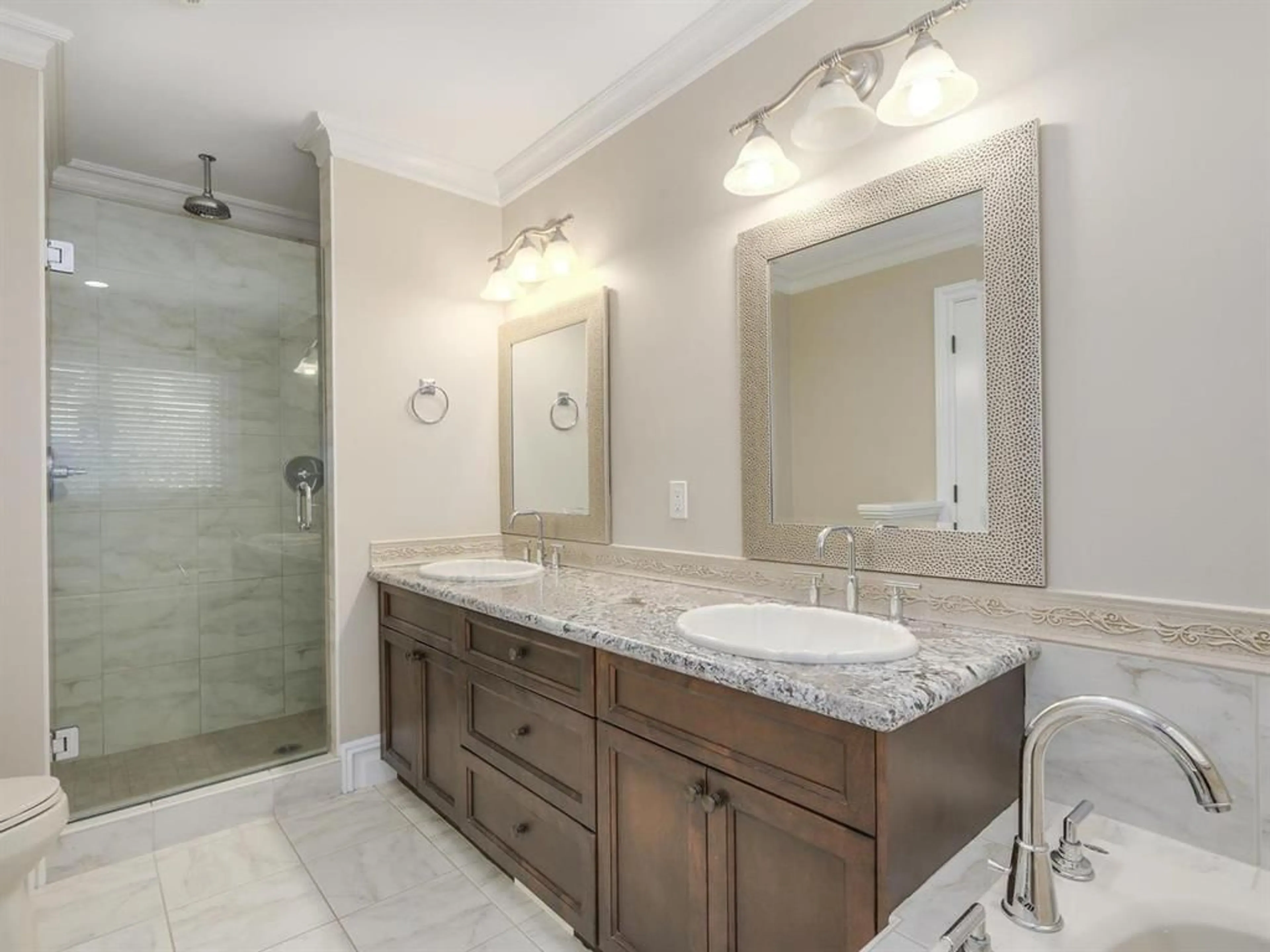 Contemporary bathroom, ceramic/tile floor for 9467 163 STREET, Surrey British Columbia V4N3C5