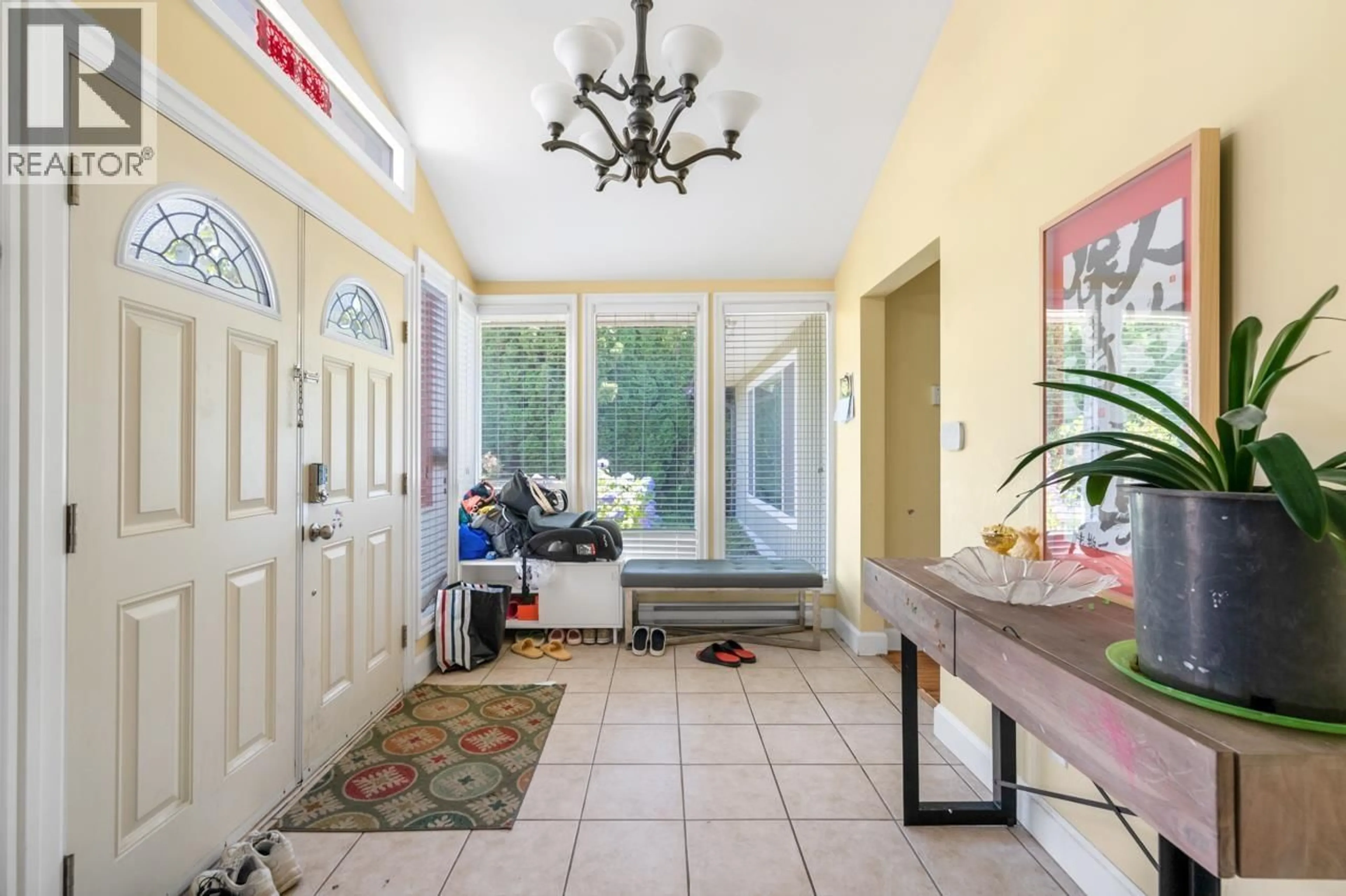 Indoor entryway for 6511 GAINSBOROUGH DRIVE, Richmond British Columbia V7E3Z2