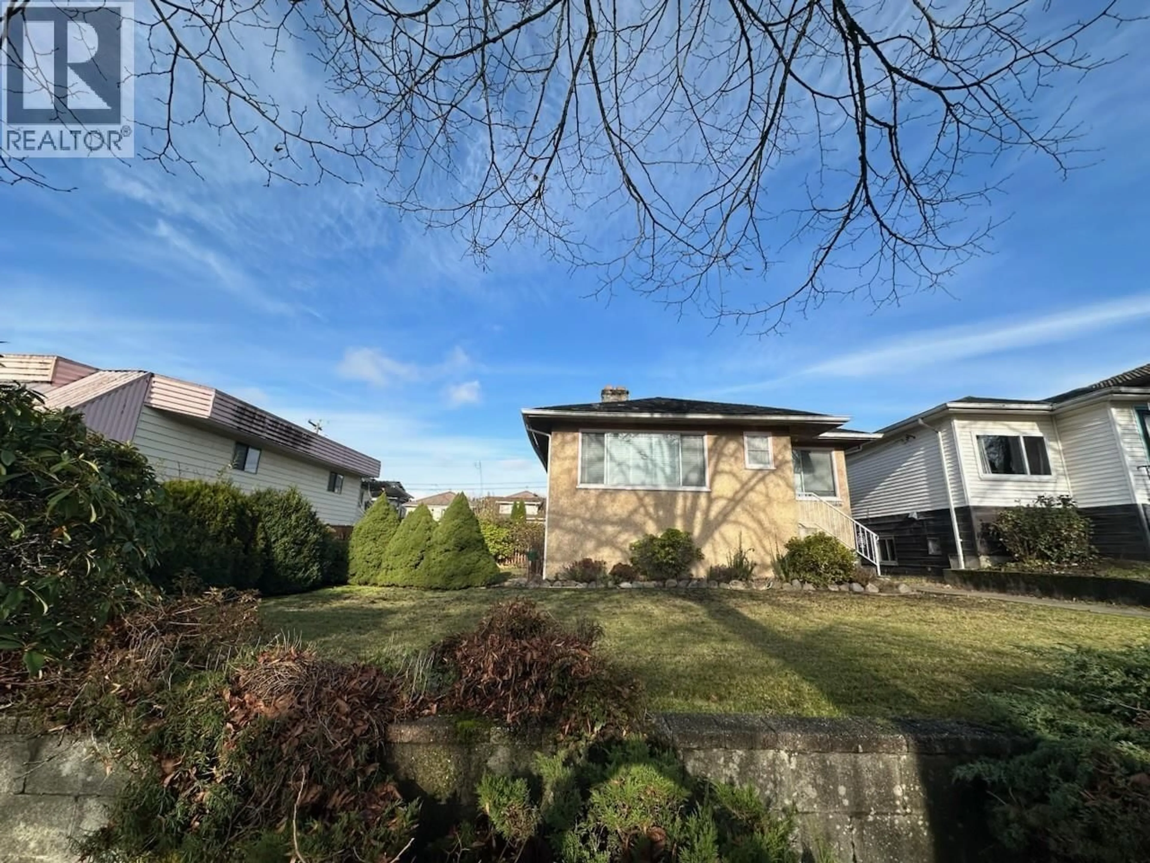 A pic from outside/outdoor area/front of a property/back of a property/a pic from drone, street for 1641 37TH AVENUE, Vancouver British Columbia V5P1E4