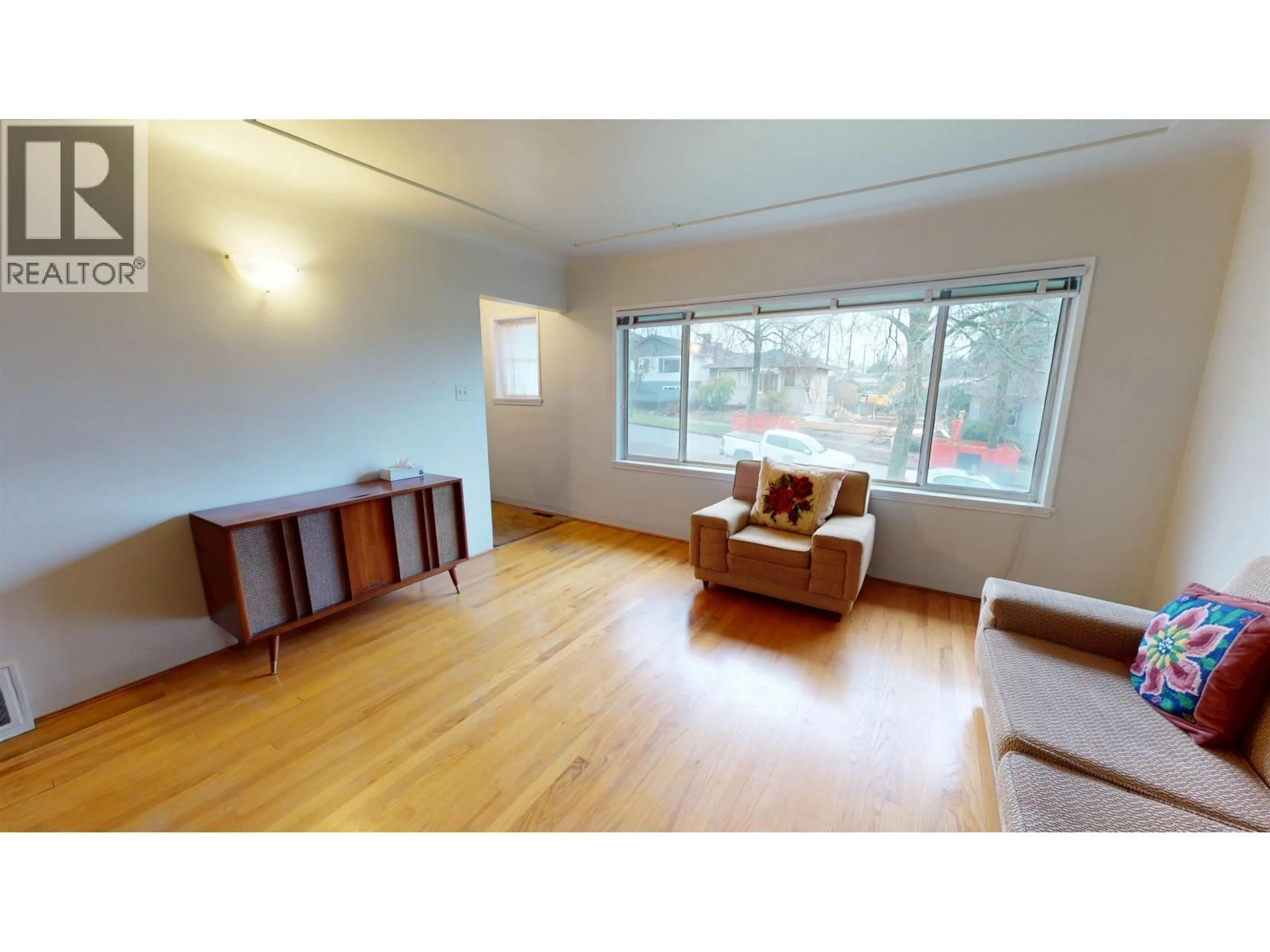 Living room with furniture, wood/laminate floor for 1641 37TH AVENUE, Vancouver British Columbia V5P1E4
