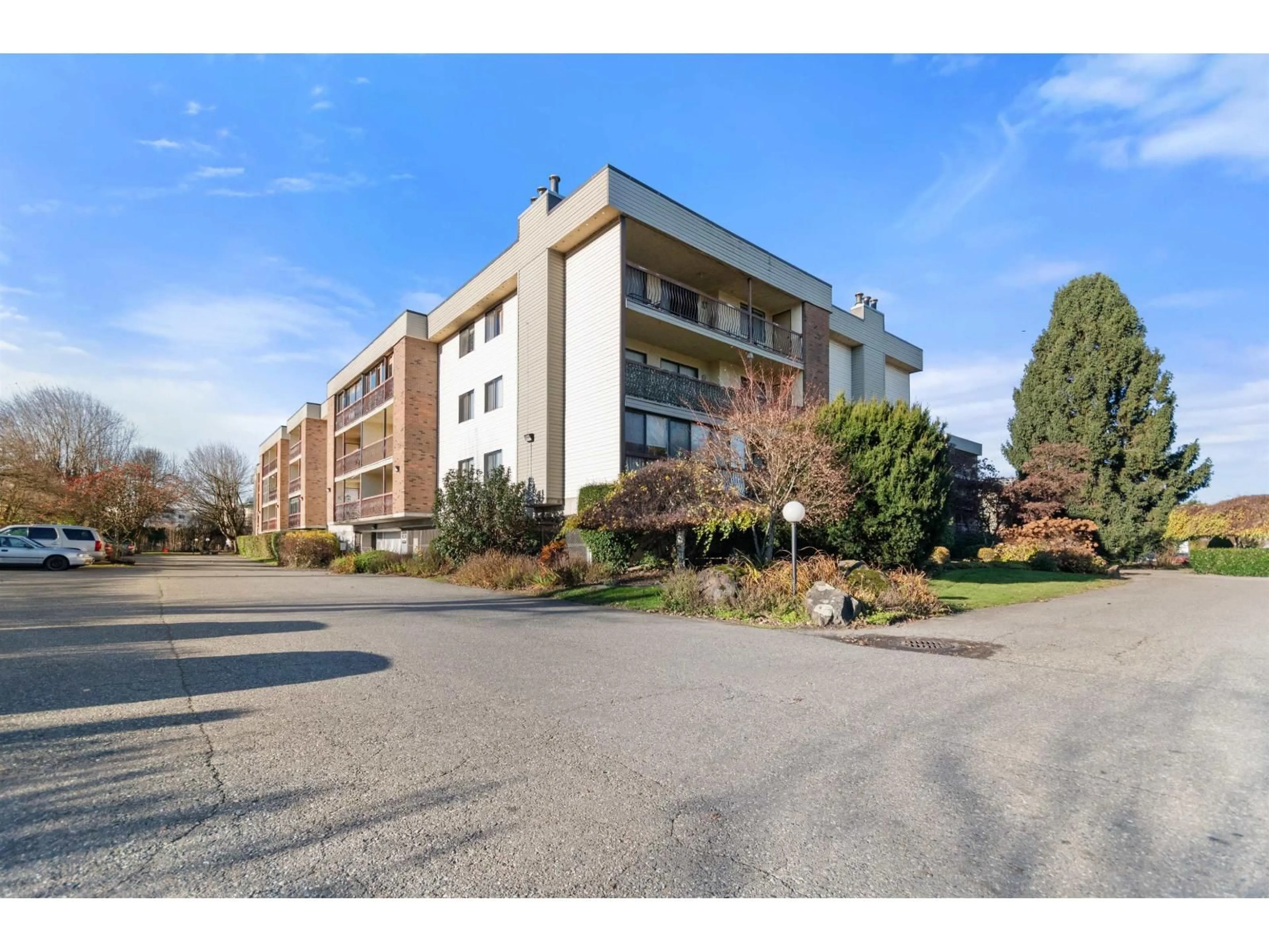 A pic from outside/outdoor area/front of a property/back of a property/a pic from drone, unknown for 1120 - 45650 MCINTOSH DRIVE, Chilliwack British Columbia V2P6Y5