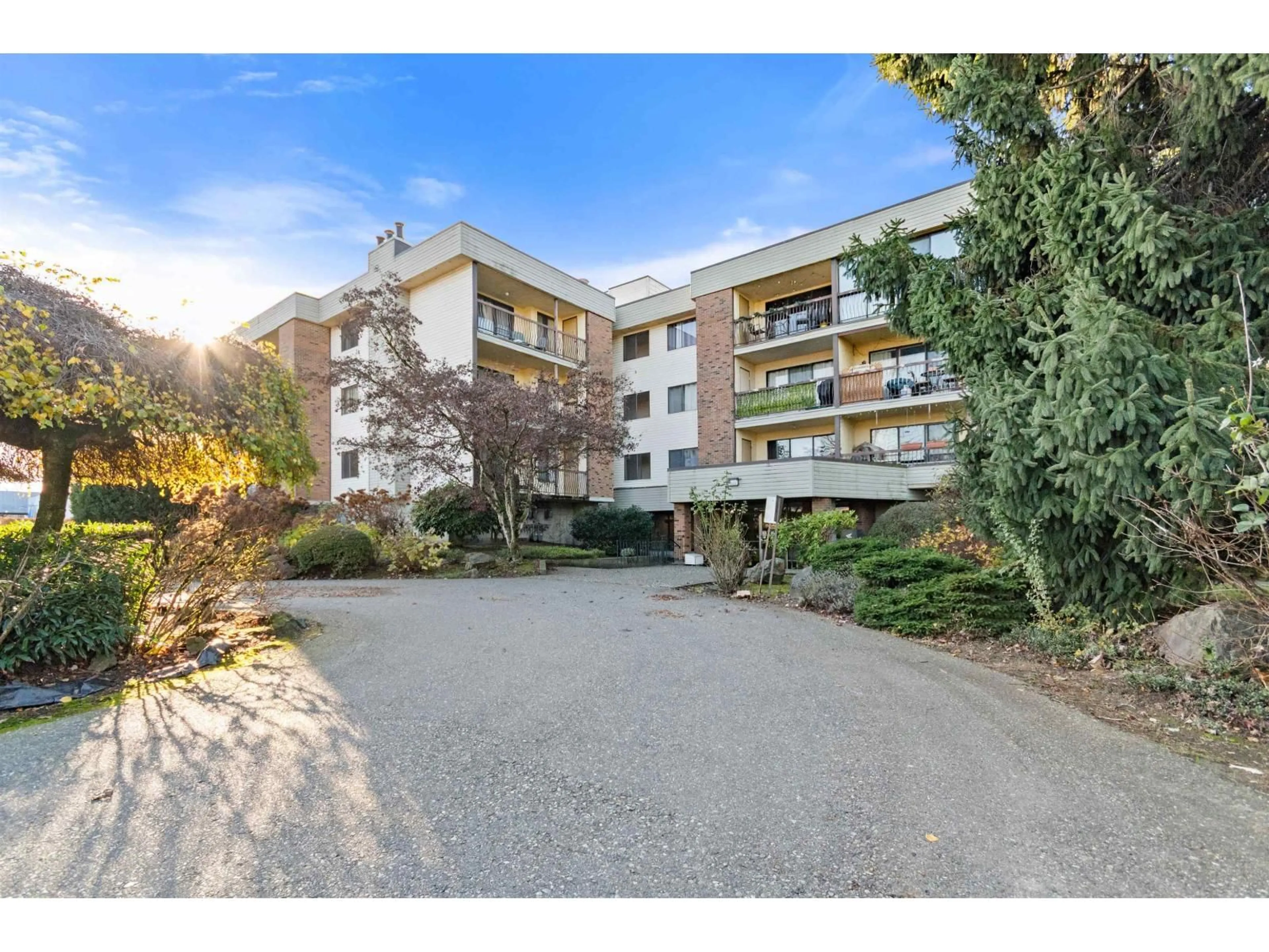 A pic from outside/outdoor area/front of a property/back of a property/a pic from drone, unknown for 1120 - 45650 MCINTOSH DRIVE, Chilliwack British Columbia V2P6Y5