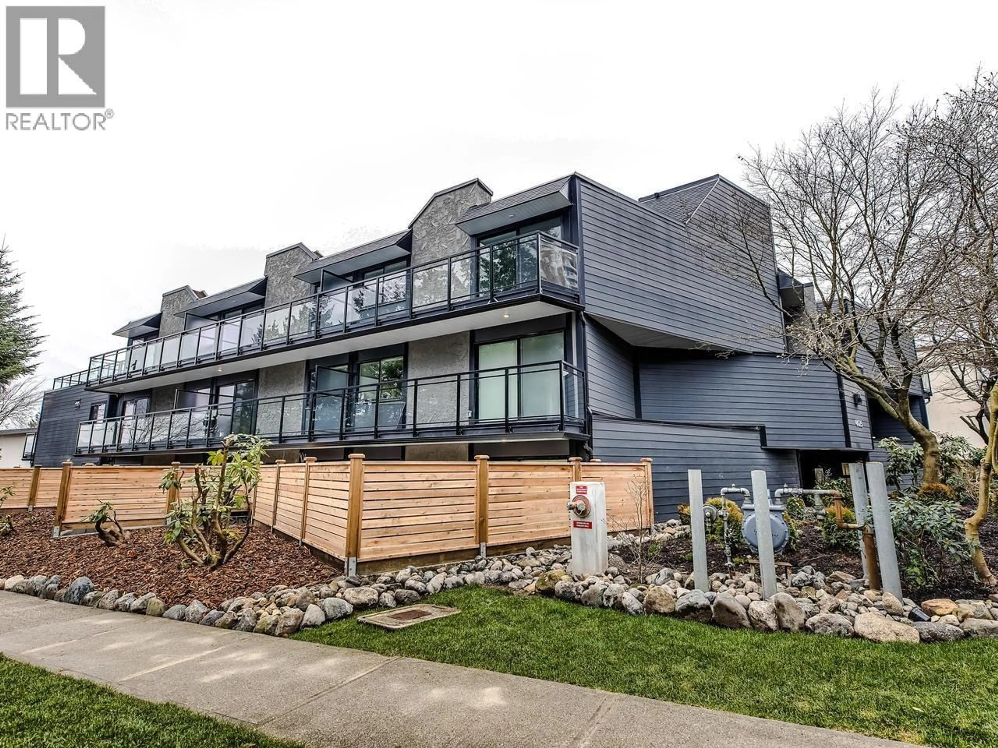 A pic from outside/outdoor area/front of a property/back of a property/a pic from drone, building for 303 - 4625 GRANGE STREET, Burnaby British Columbia V5H1R1