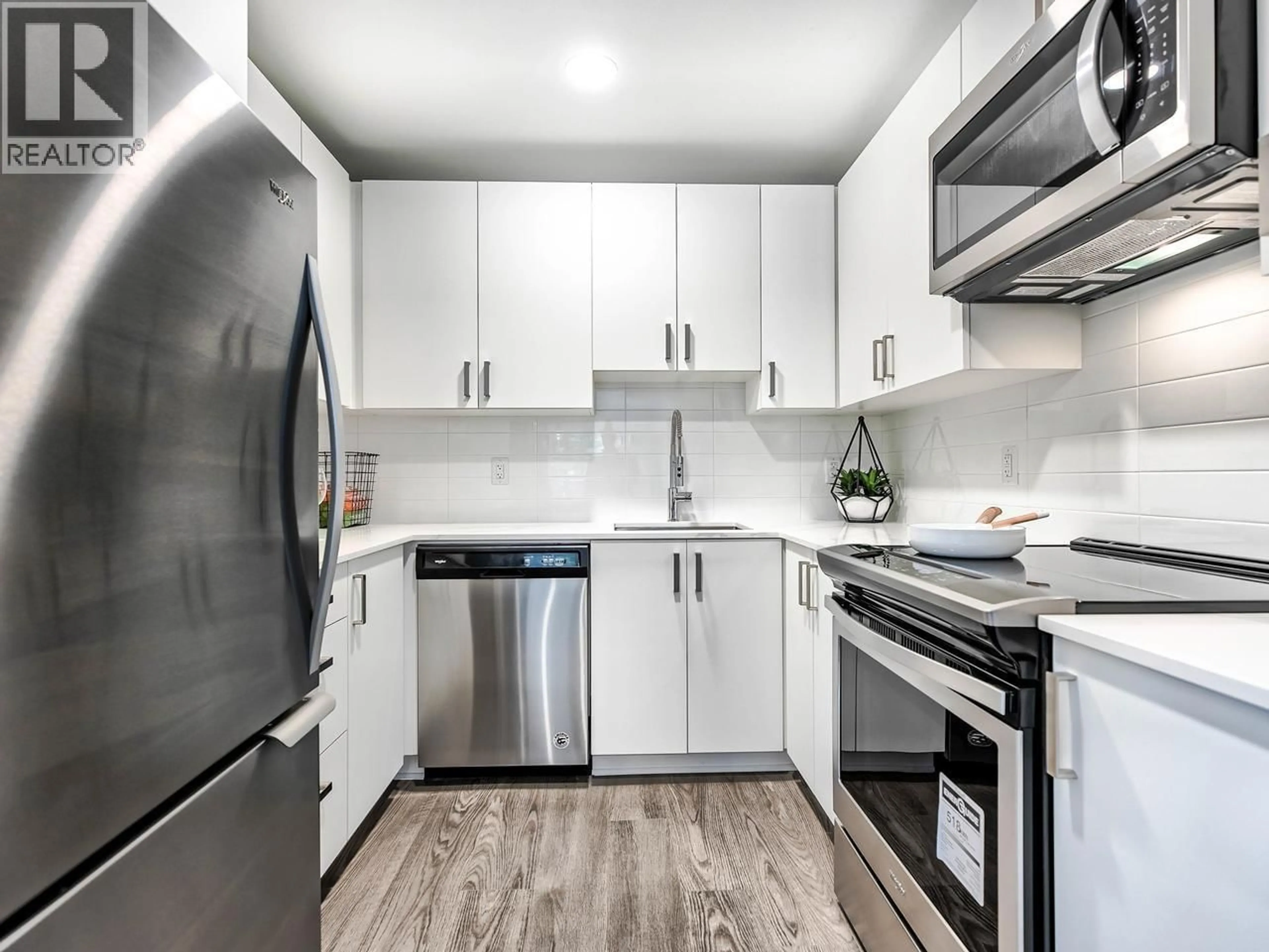 Standard kitchen, unknown for 303 - 4625 GRANGE STREET, Burnaby British Columbia V5H1R1