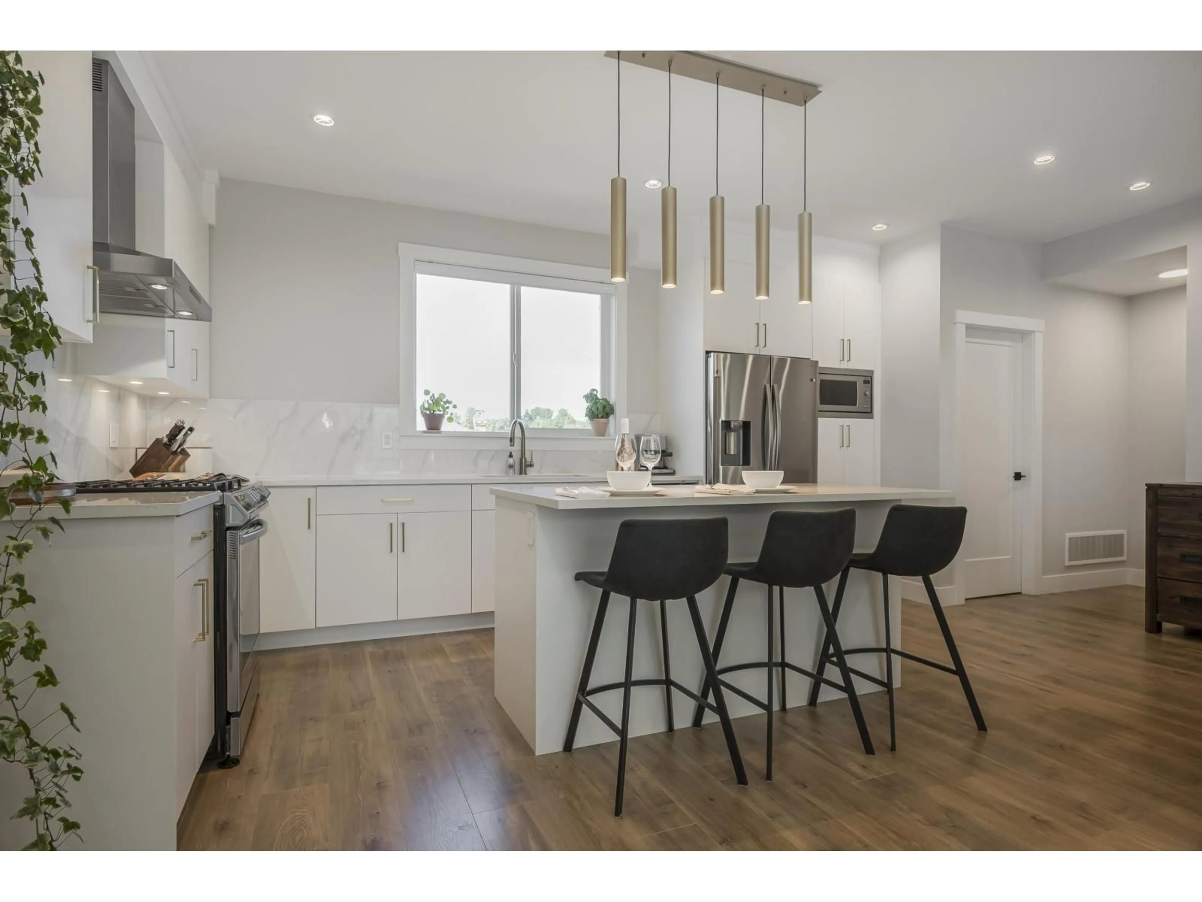 Open concept kitchen, wood/laminate floor for 65 - 1639 162 STREET, Surrey British Columbia V4A4Y1