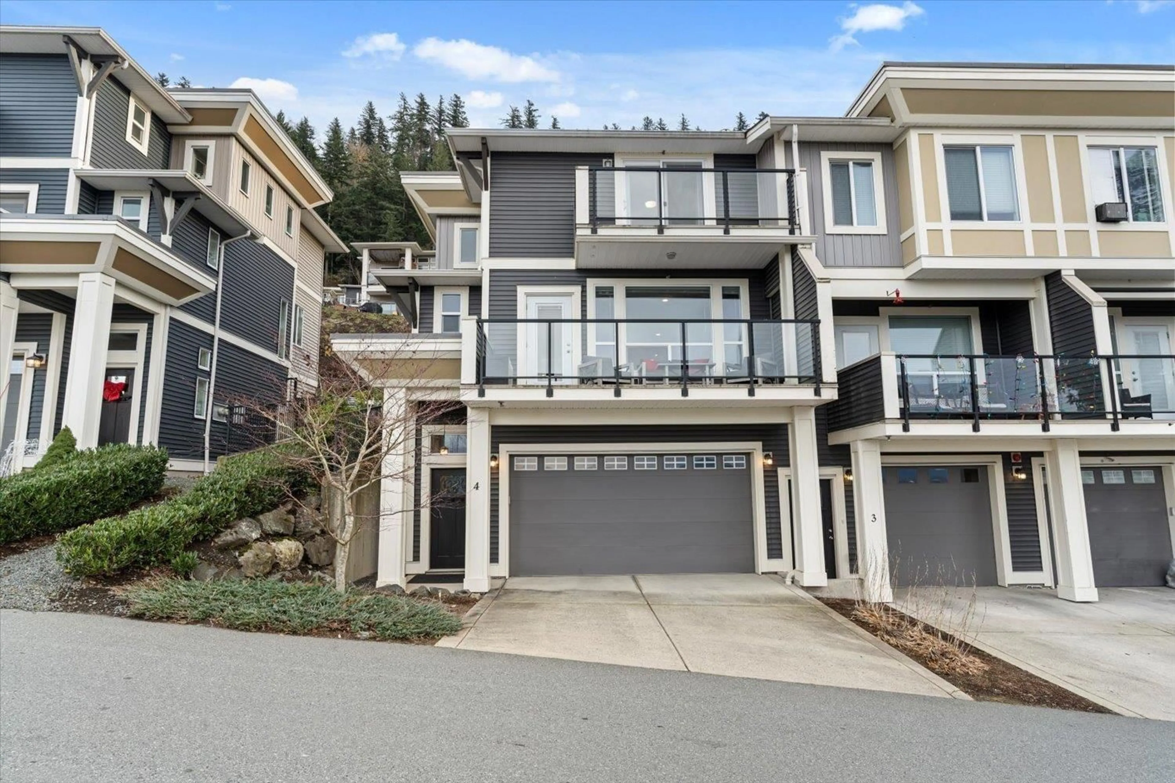 A pic from outside/outdoor area/front of a property/back of a property/a pic from drone, unknown for 4 - 6026 LINDEMAN STREET, Chilliwack British Columbia V2R0W1