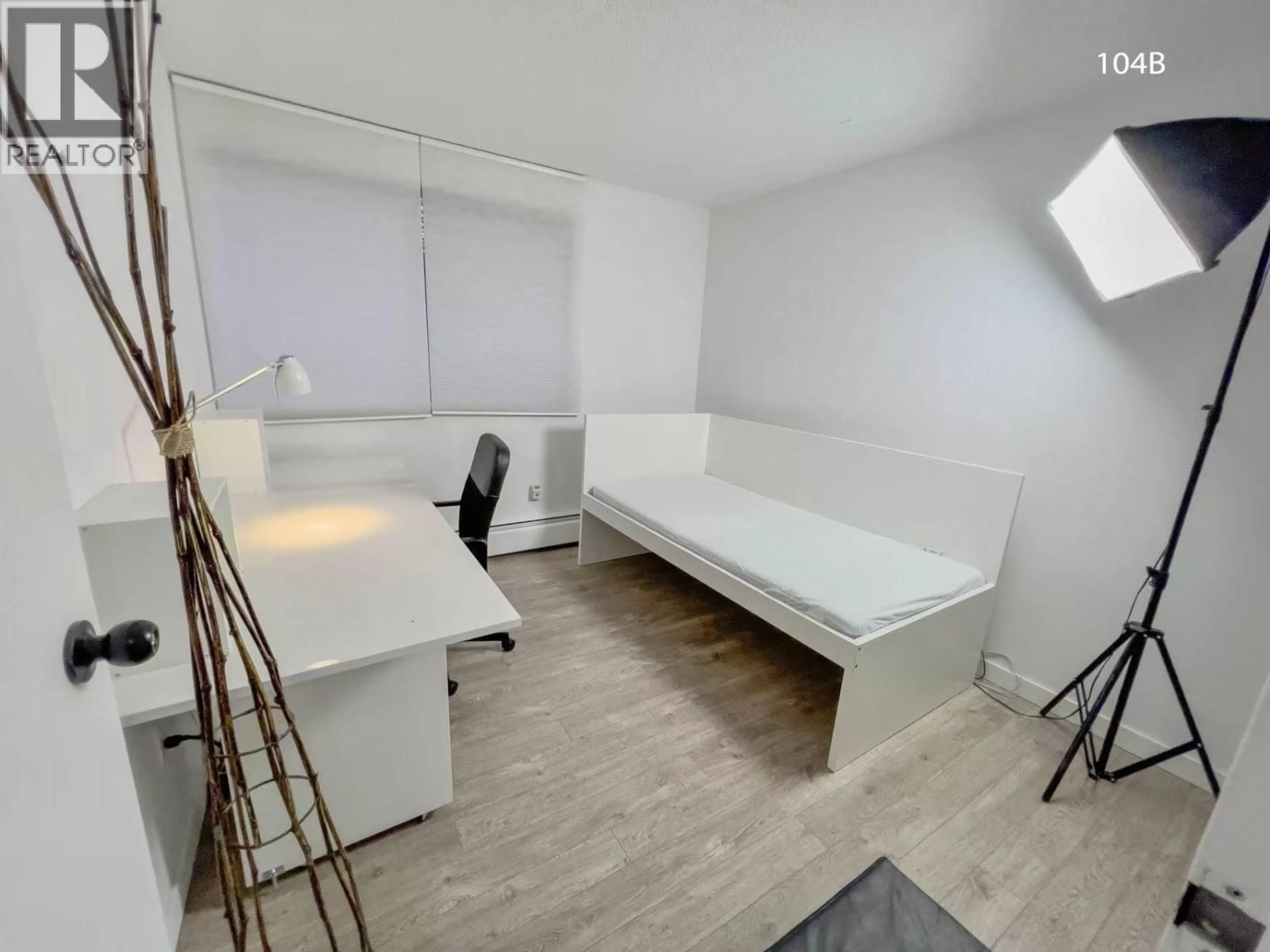 A pic of a room for 104 - 5340 HASTINGS STREET, Burnaby British Columbia V5B1R1