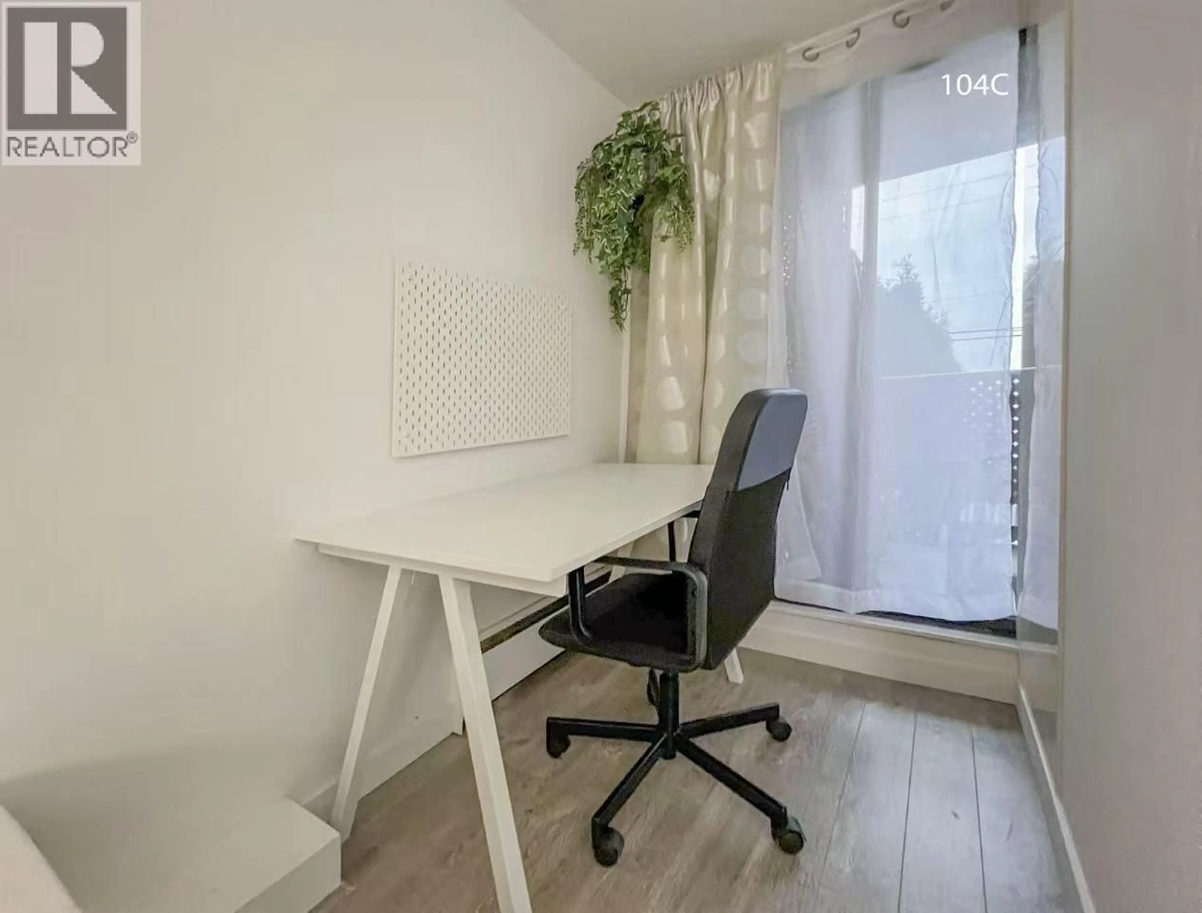 A pic of a room for 104 - 5340 HASTINGS STREET, Burnaby British Columbia V5B1R1