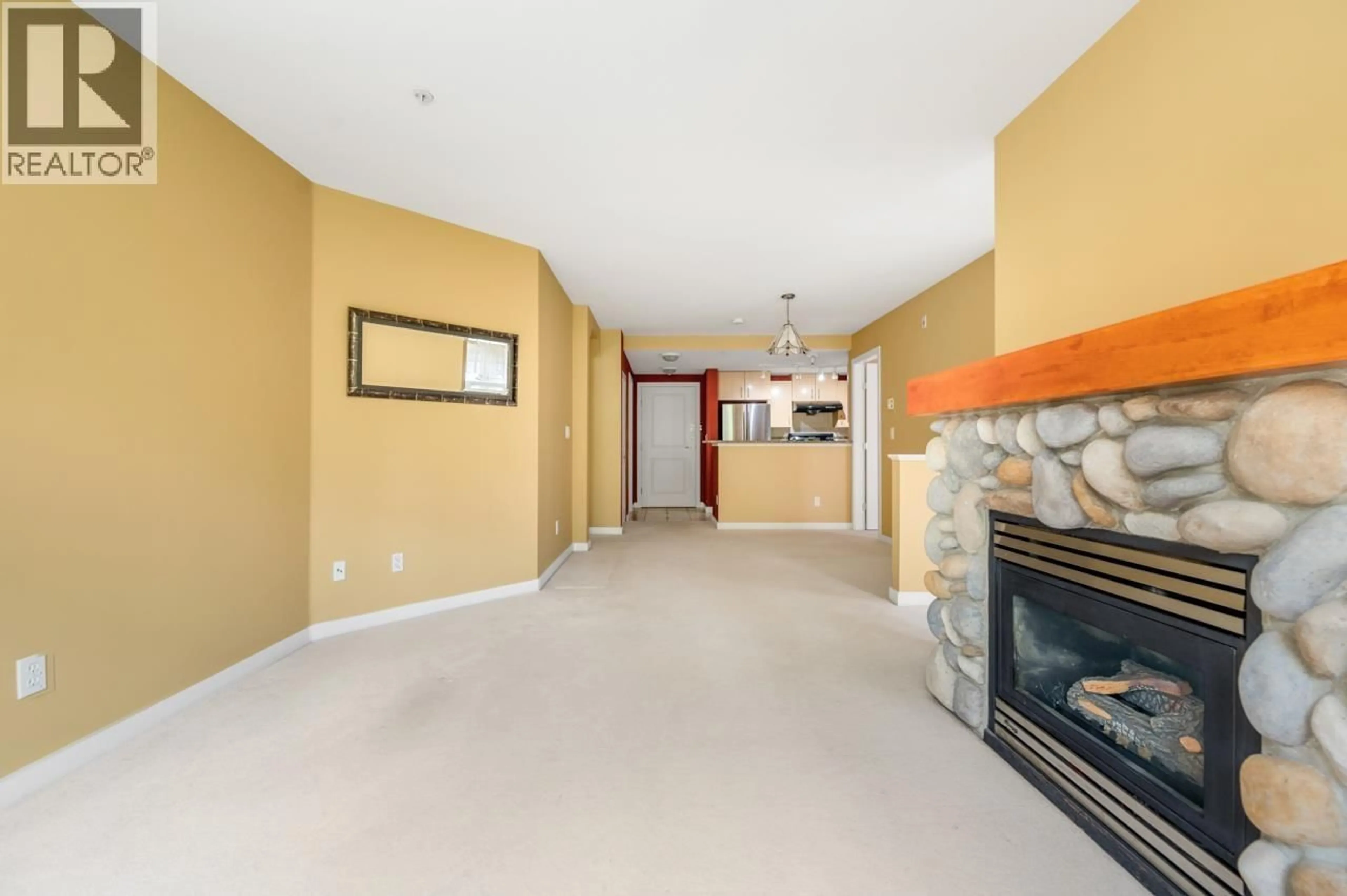 Indoor foyer for 231 - 5700 ANDREWS ROAD, Richmond British Columbia V7E6N7