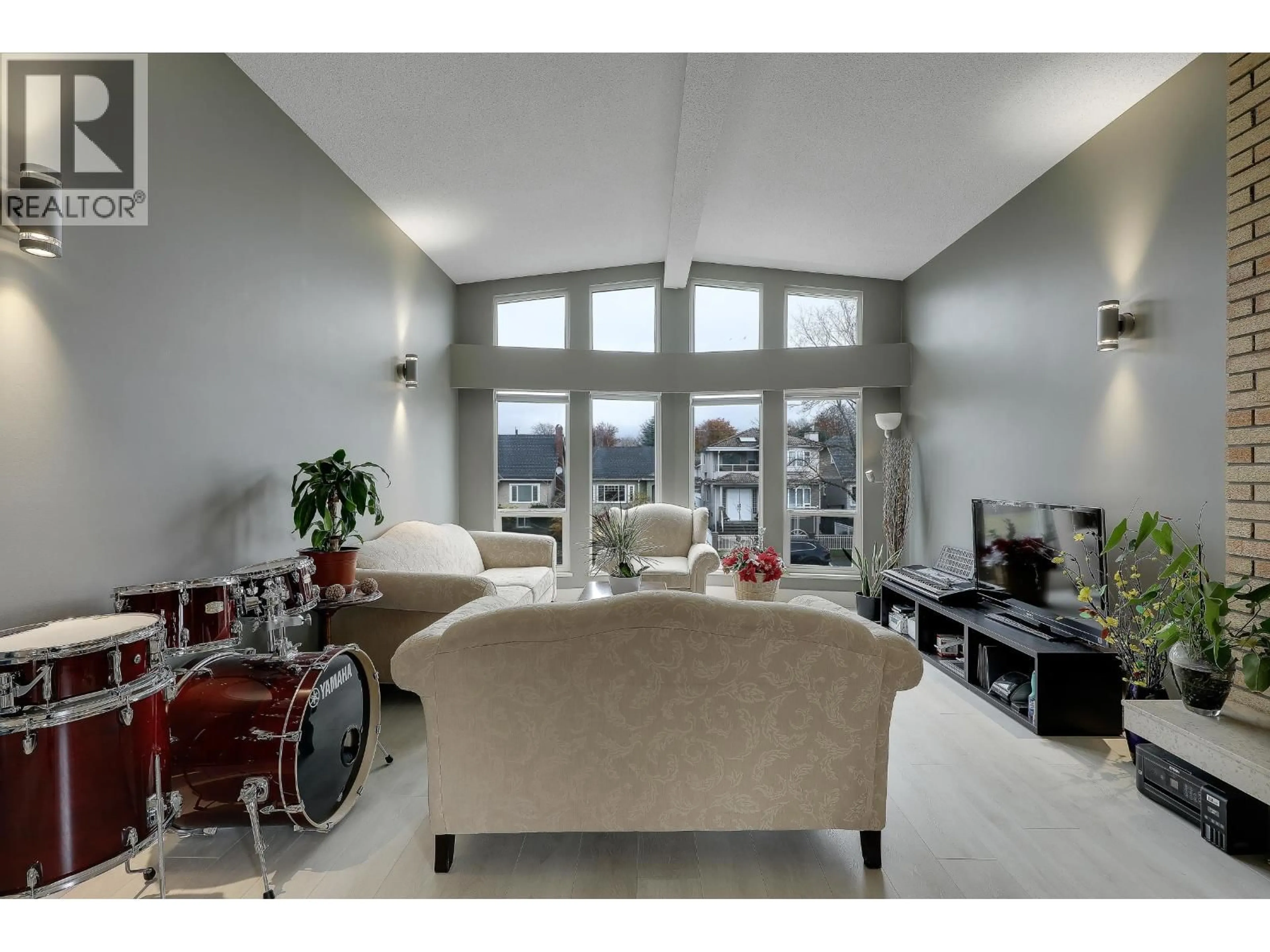 Living room with furniture, unknown for 2624 KITCHENER STREET, Vancouver British Columbia V5K3C8