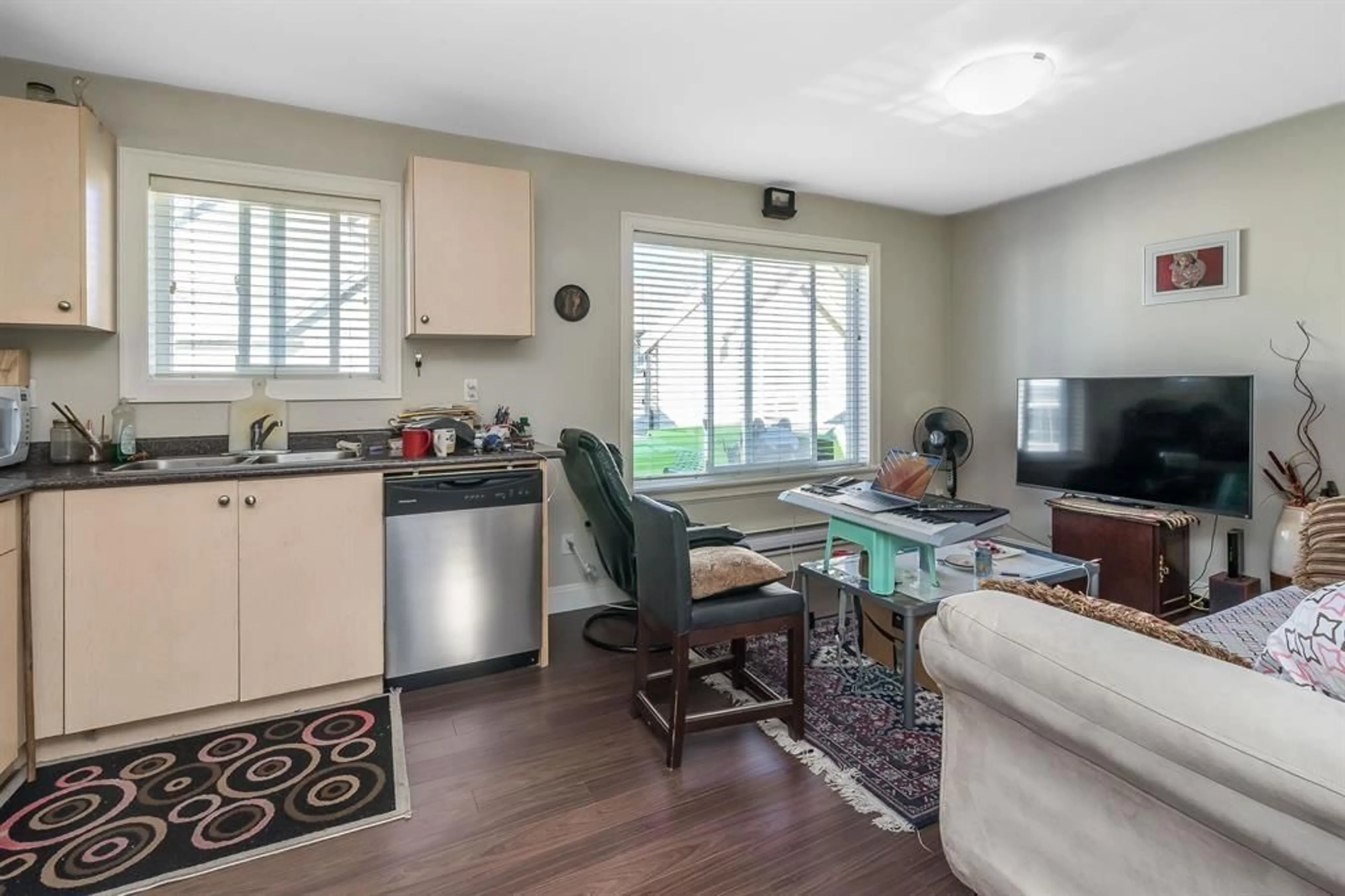 Open concept kitchen, wood/laminate floor for 6751 192 ST DIVERSION, Surrey British Columbia V4N6A3