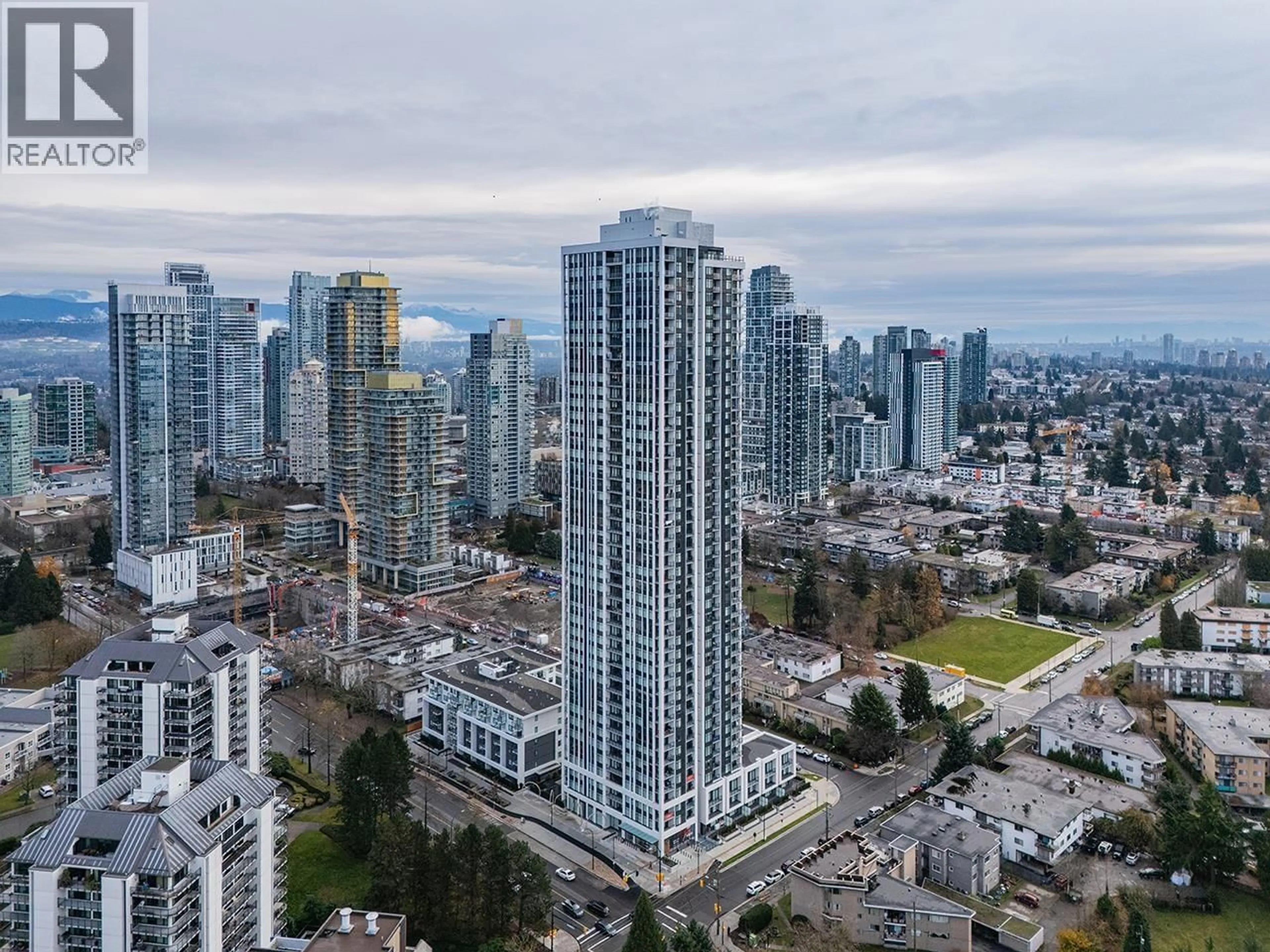 A pic from outside/outdoor area/front of a property/back of a property/a pic from drone, city buildings view from balcony for 3307 - 6468 WILLINGDON AVENUE, Burnaby British Columbia V5H0L3