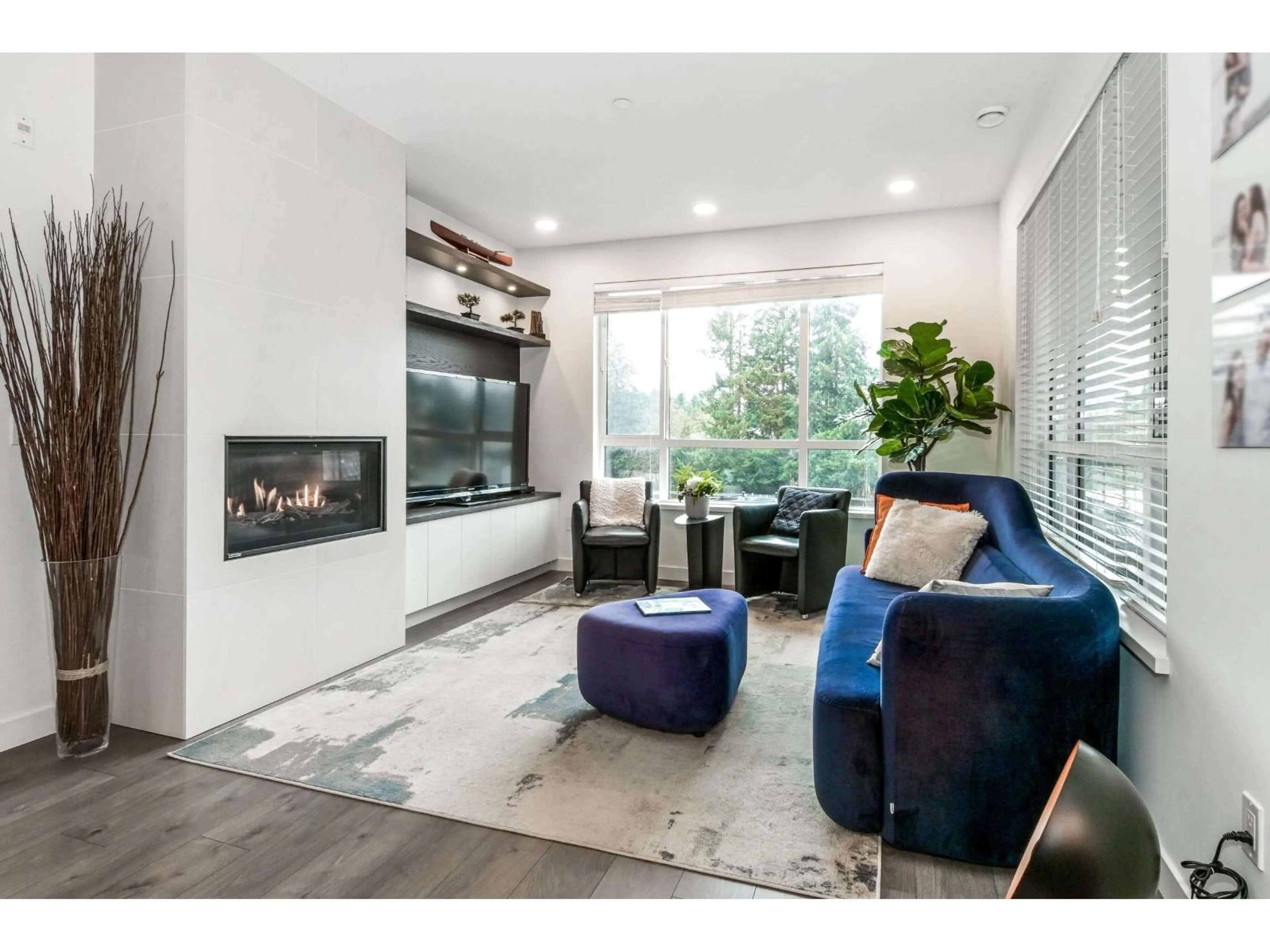 Living room with furniture, ceramic/tile floor for 403 - 33540 MAYFAIR AVENUE, Abbotsford British Columbia V2S0J3