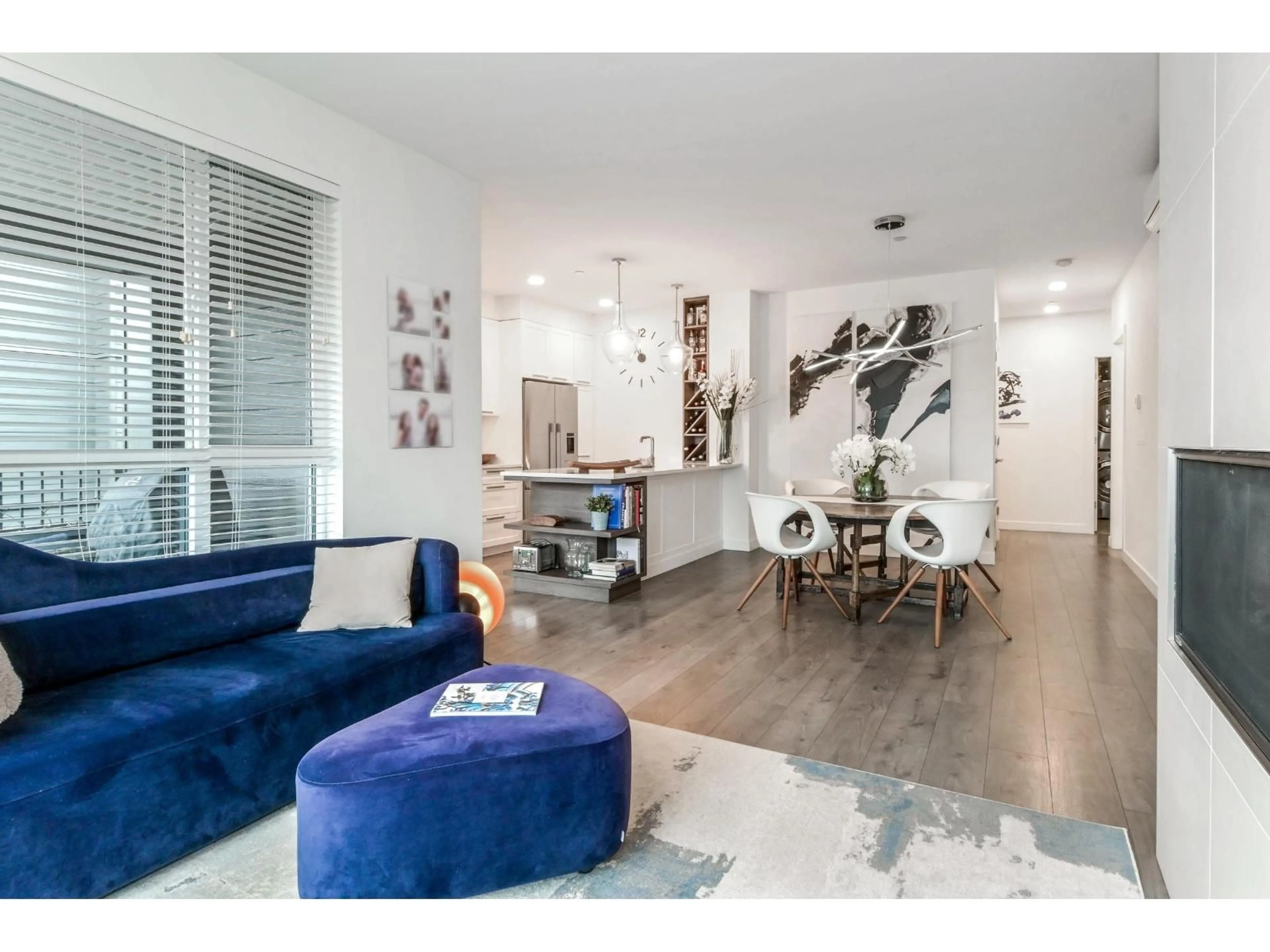 Living room with furniture, unknown for 403 - 33540 MAYFAIR AVENUE, Abbotsford British Columbia V2S0J3