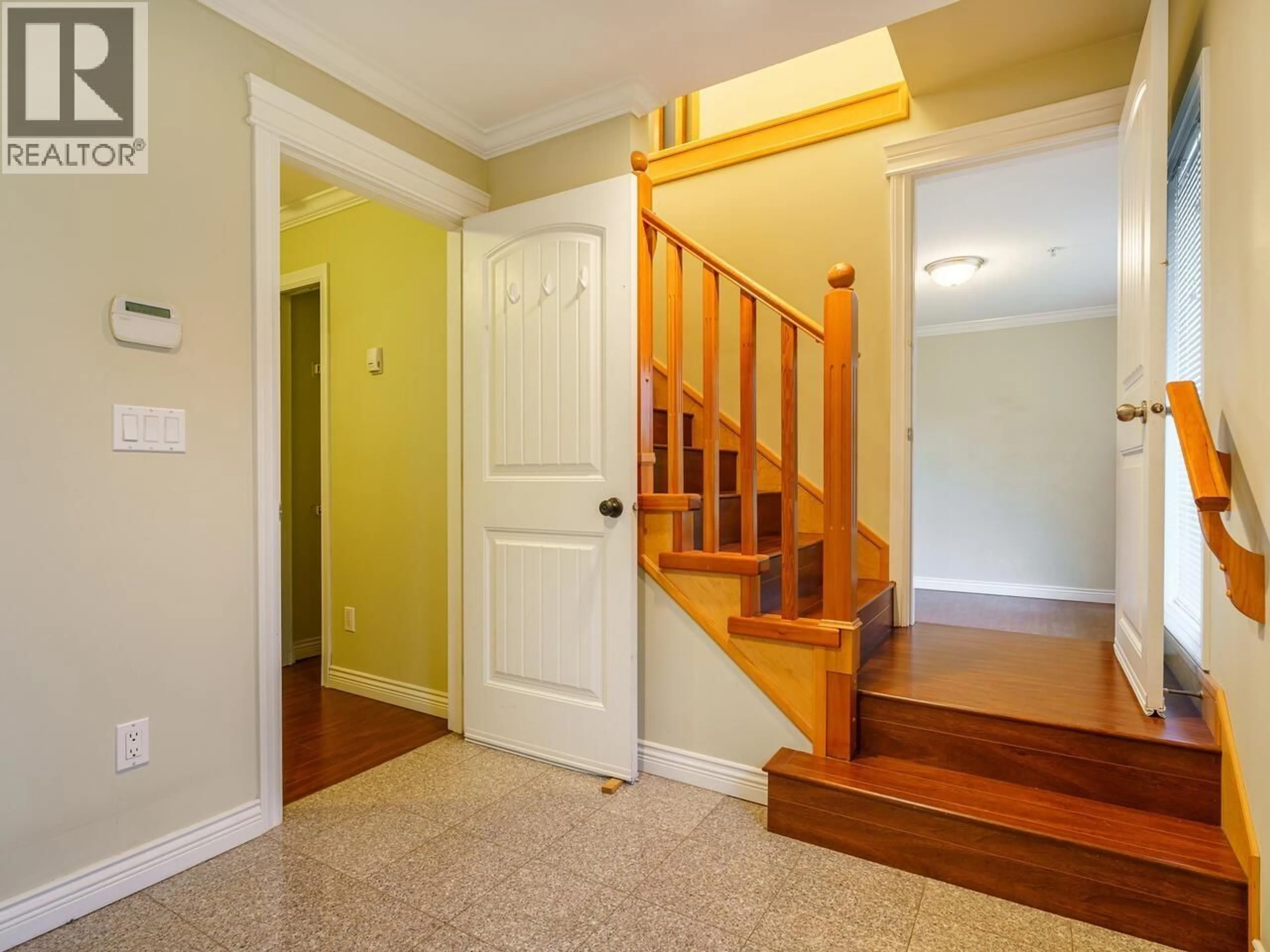 Indoor entryway for 1150 EAST 41ST AVENUE, Vancouver British Columbia V5W1R2