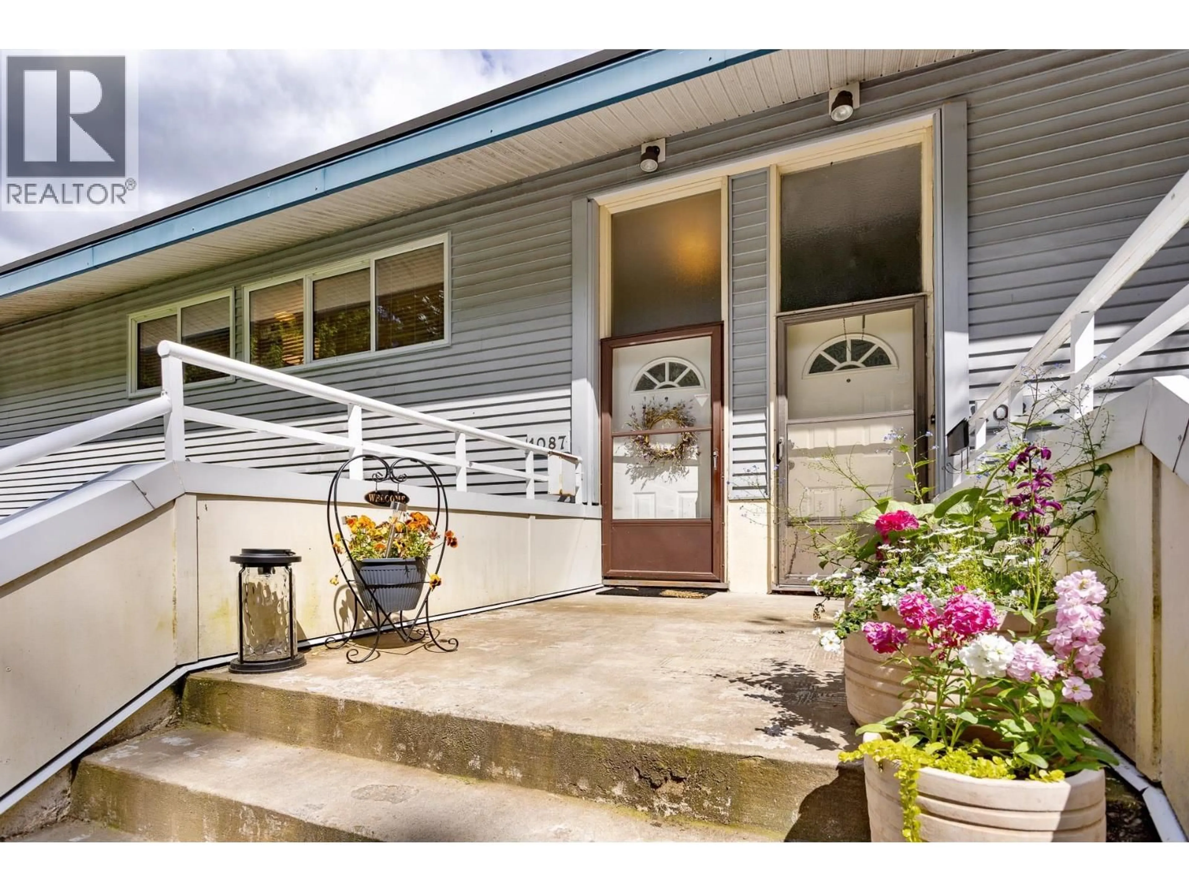 Indoor entryway for 1087 CECILE DRIVE, Port Moody British Columbia V3H1M6