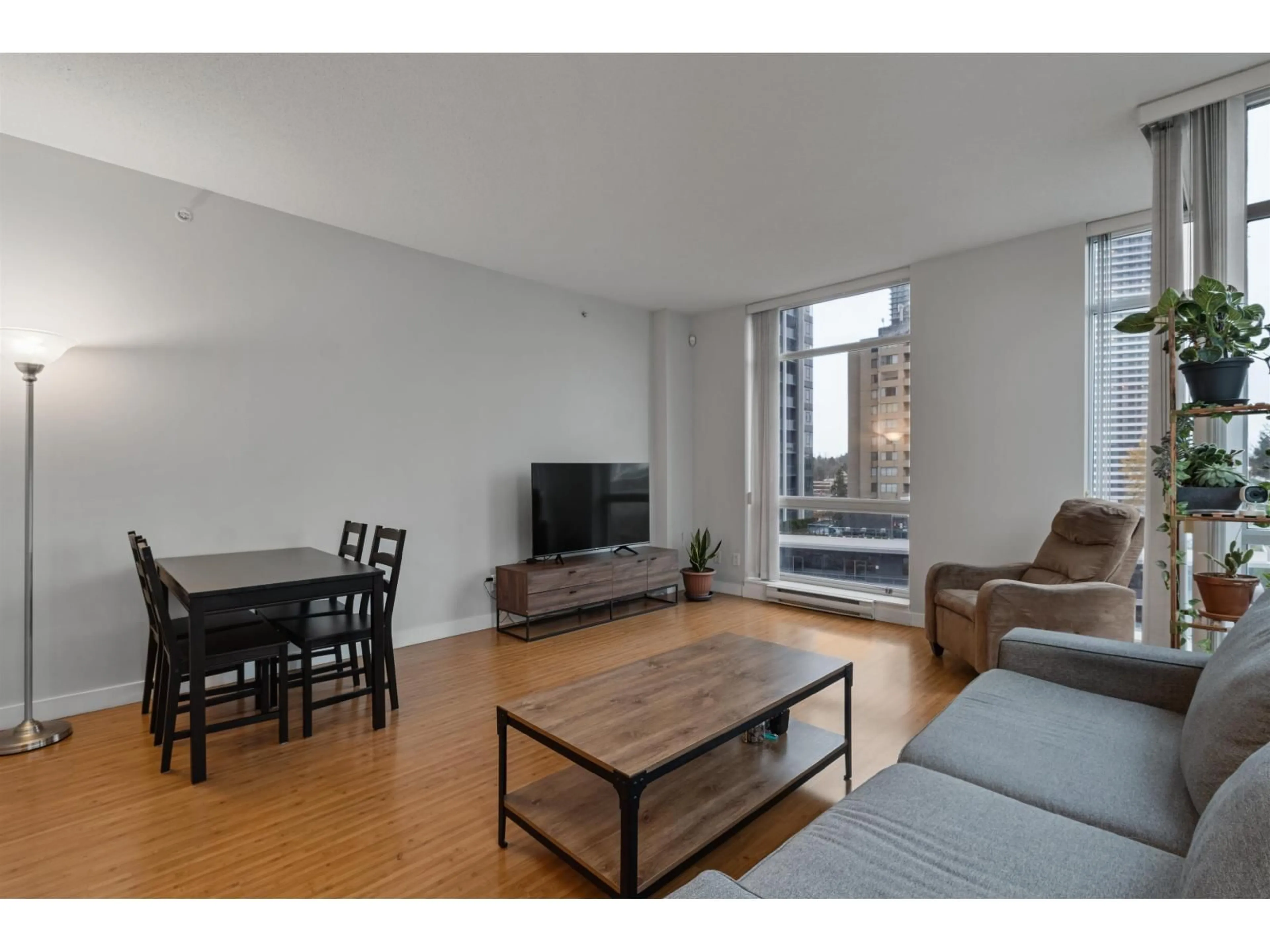 Living room with furniture, wood/laminate floor for 604 - 13399 104 AVENUE, Surrey British Columbia V3T0C9