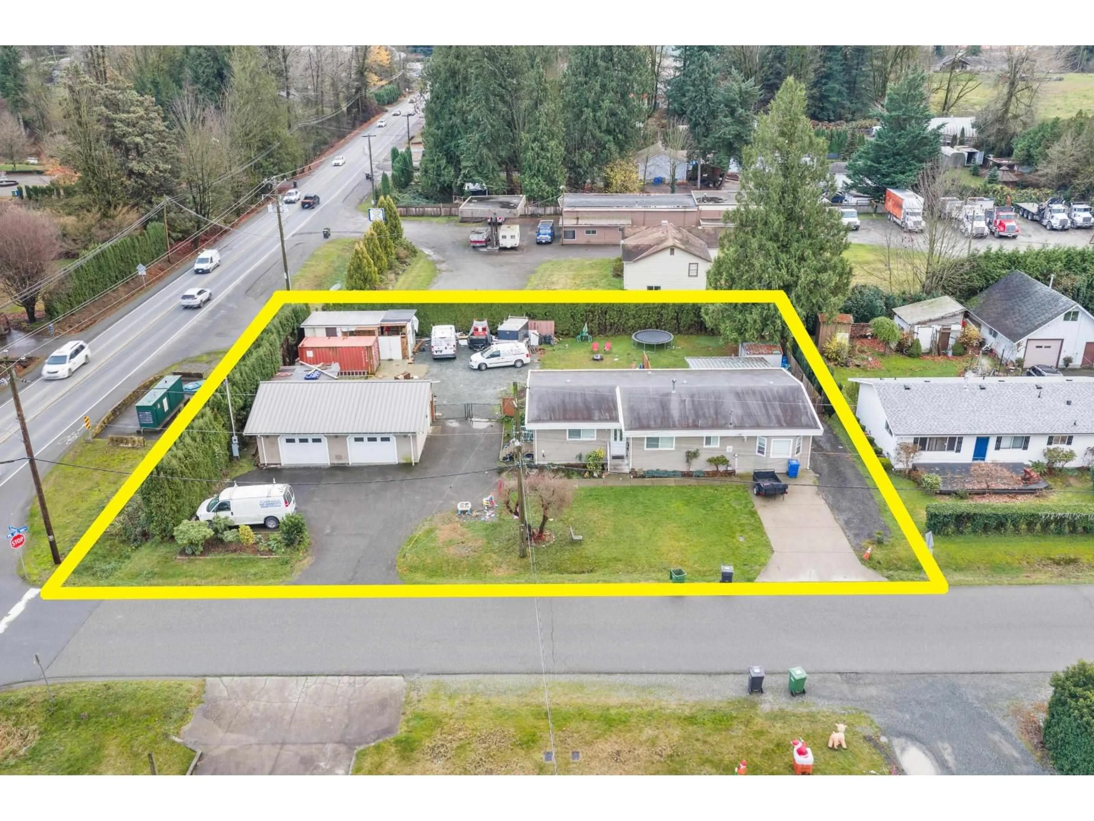 A pic from outside/outdoor area/front of a property/back of a property/a pic from drone, street for 30388 SUNSET CRESCENT, Abbotsford British Columbia V4X1Y5