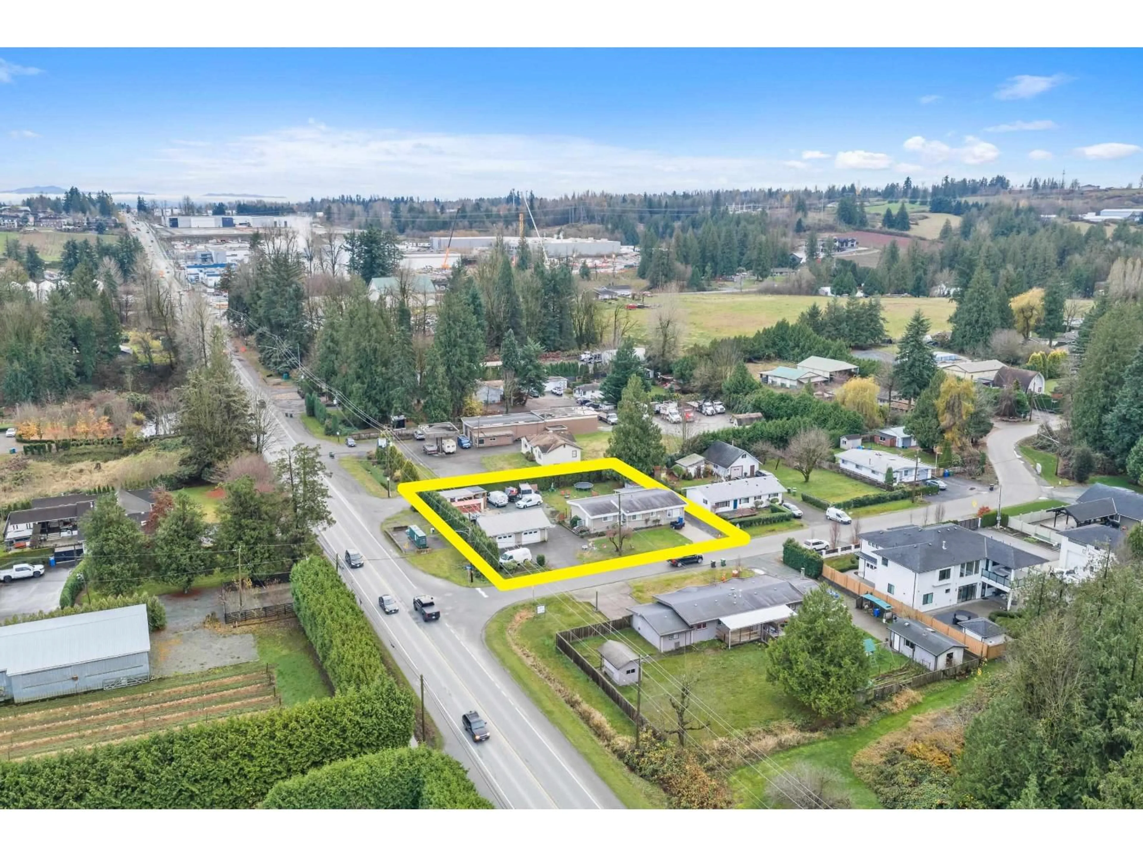 A pic from outside/outdoor area/front of a property/back of a property/a pic from drone, street for 30388 SUNSET CRESCENT, Abbotsford British Columbia V4X1Y5