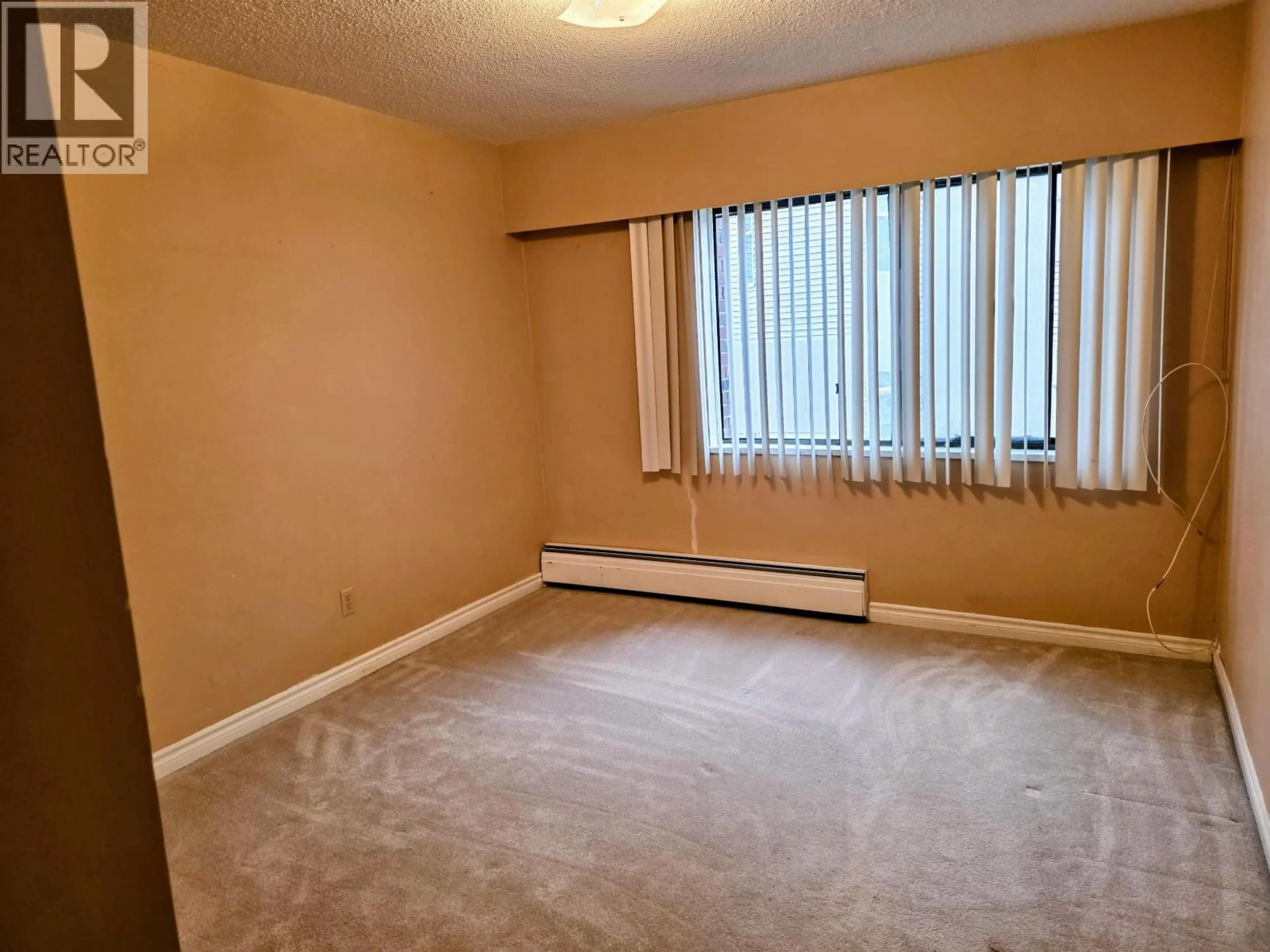 A pic of a room for 208 - 214 15TH STREET, North Vancouver British Columbia V7L2R3