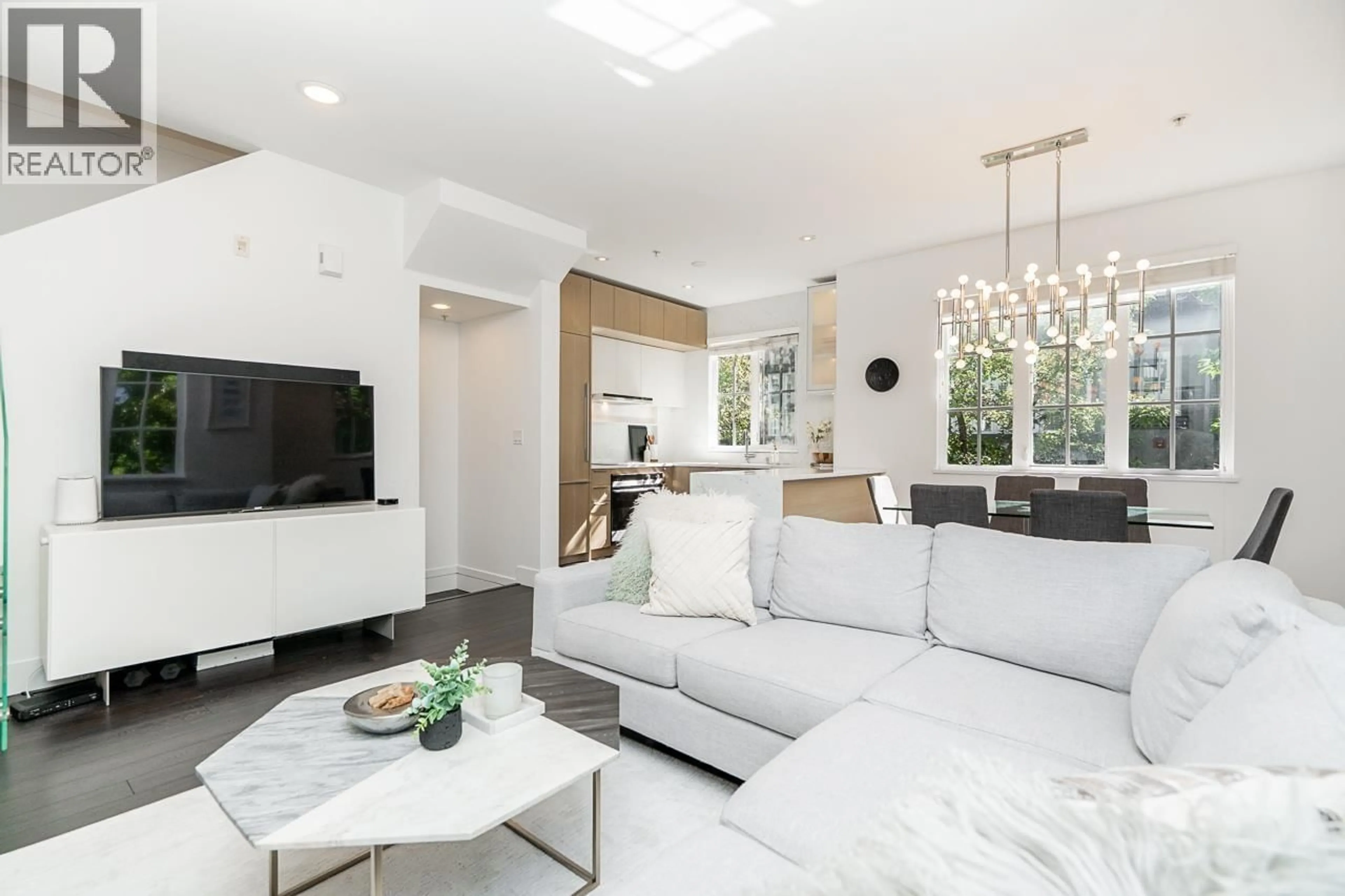 Living room with furniture, unknown for 2606 QUEBEC STREET, Vancouver British Columbia V5T3A5